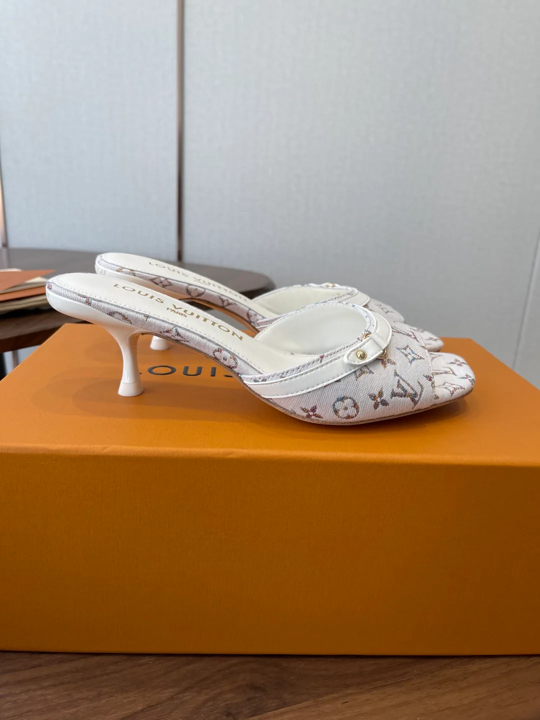 Босоножки Женские Louis Vuitton 12240247