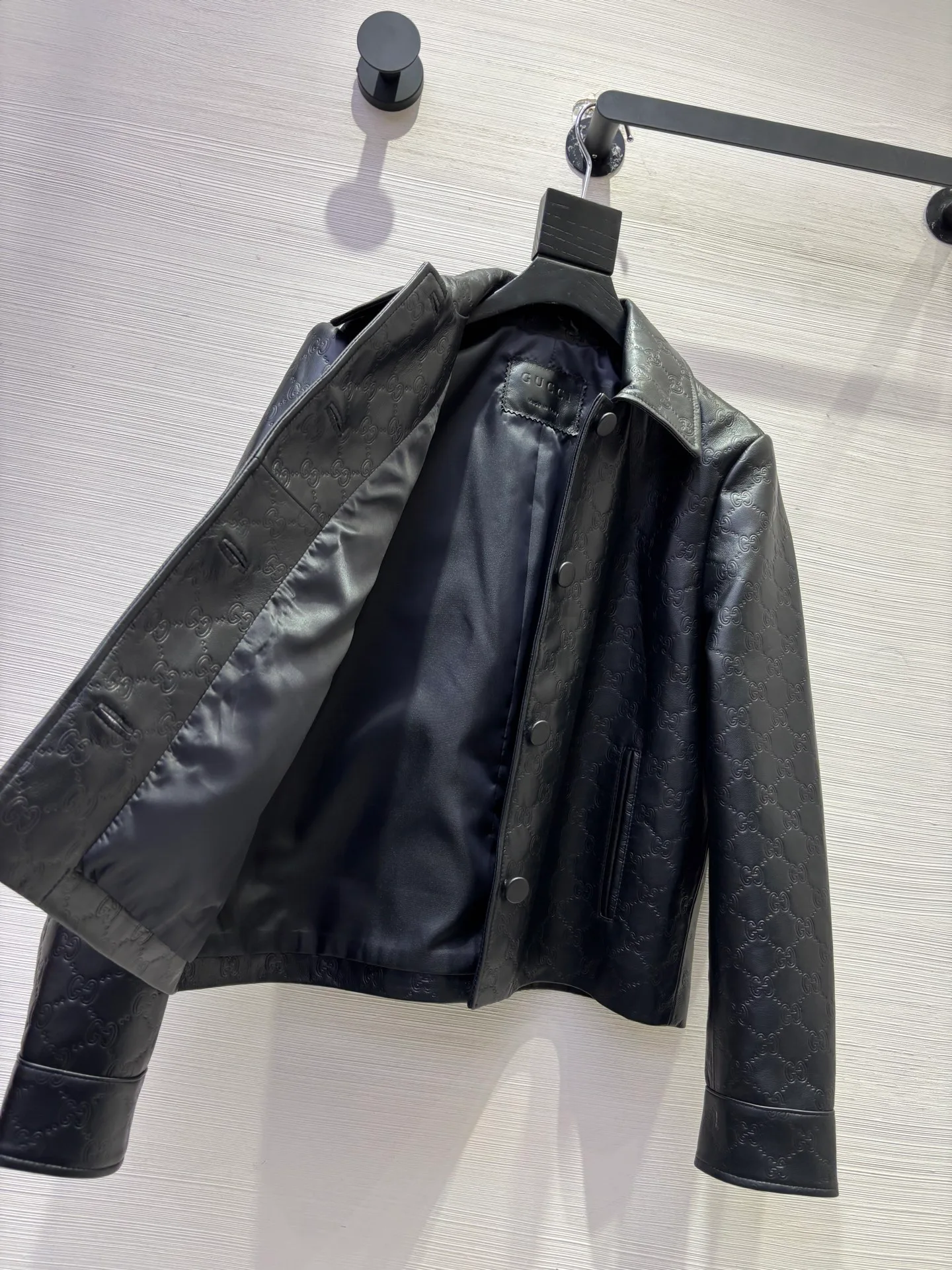 Кожаные Куртки И Дублёнки Женские Gucci 562230