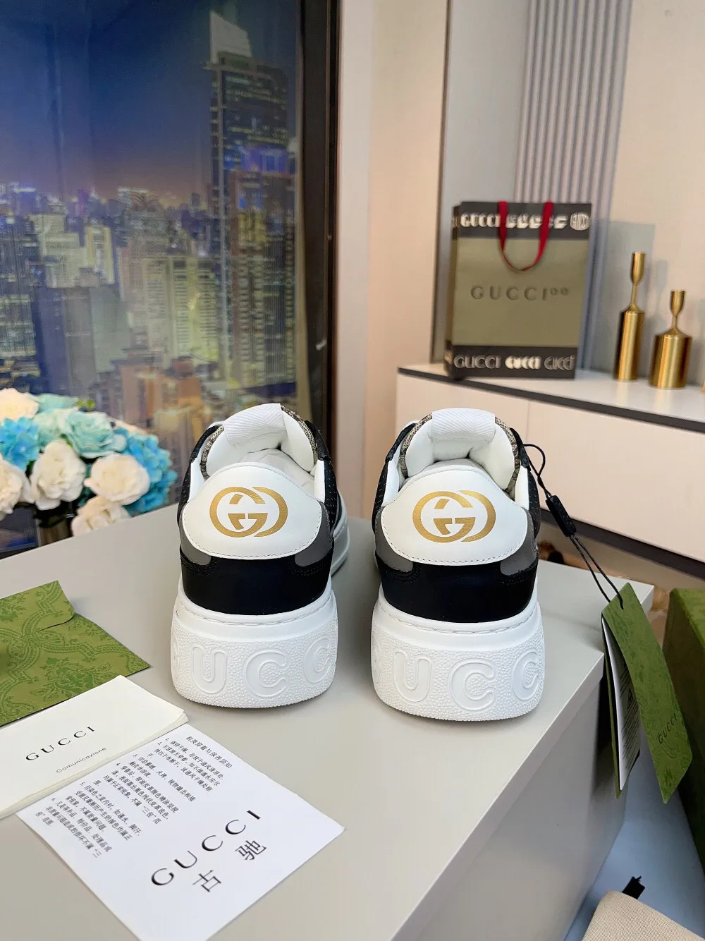 Кроссовки Женские Gucci 18369638