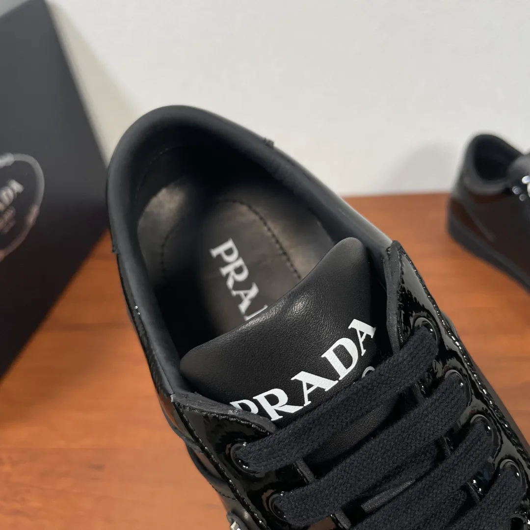 Кроссовки Мужские Prada 18197805