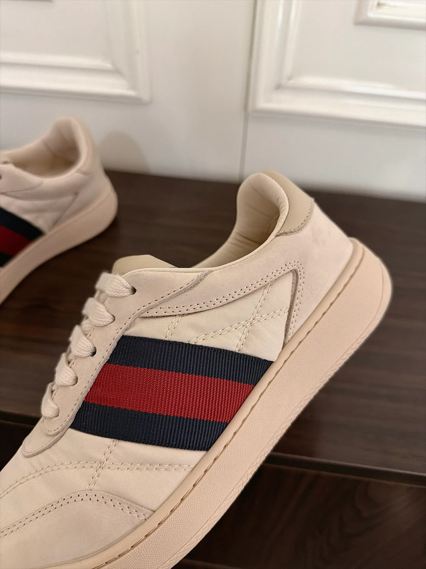 Кроссовки Женские Gucci 18586693