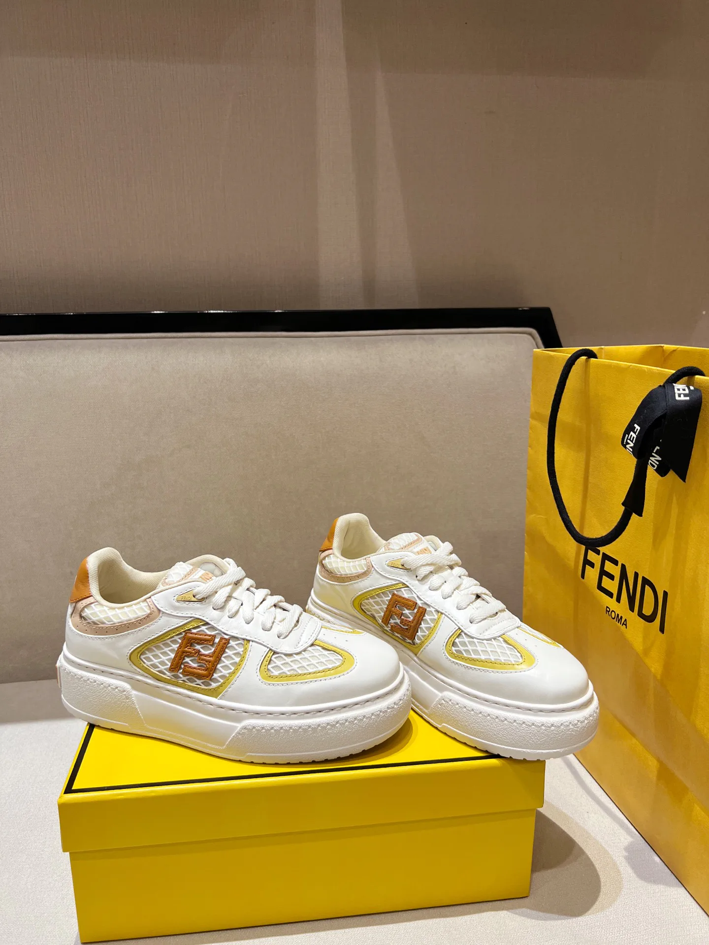 Кроссовки Женские Fendi 11275767