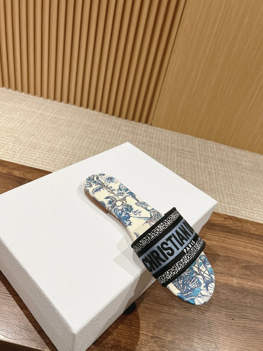 Шлепанцы Женские Christian Dior 11600036