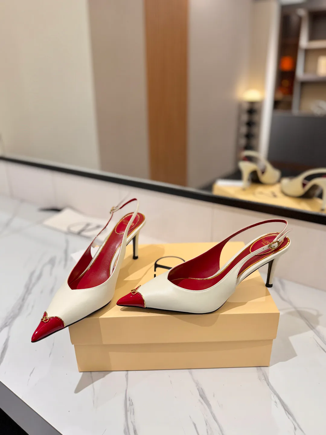 Босоножки Женские Valentino 18134958