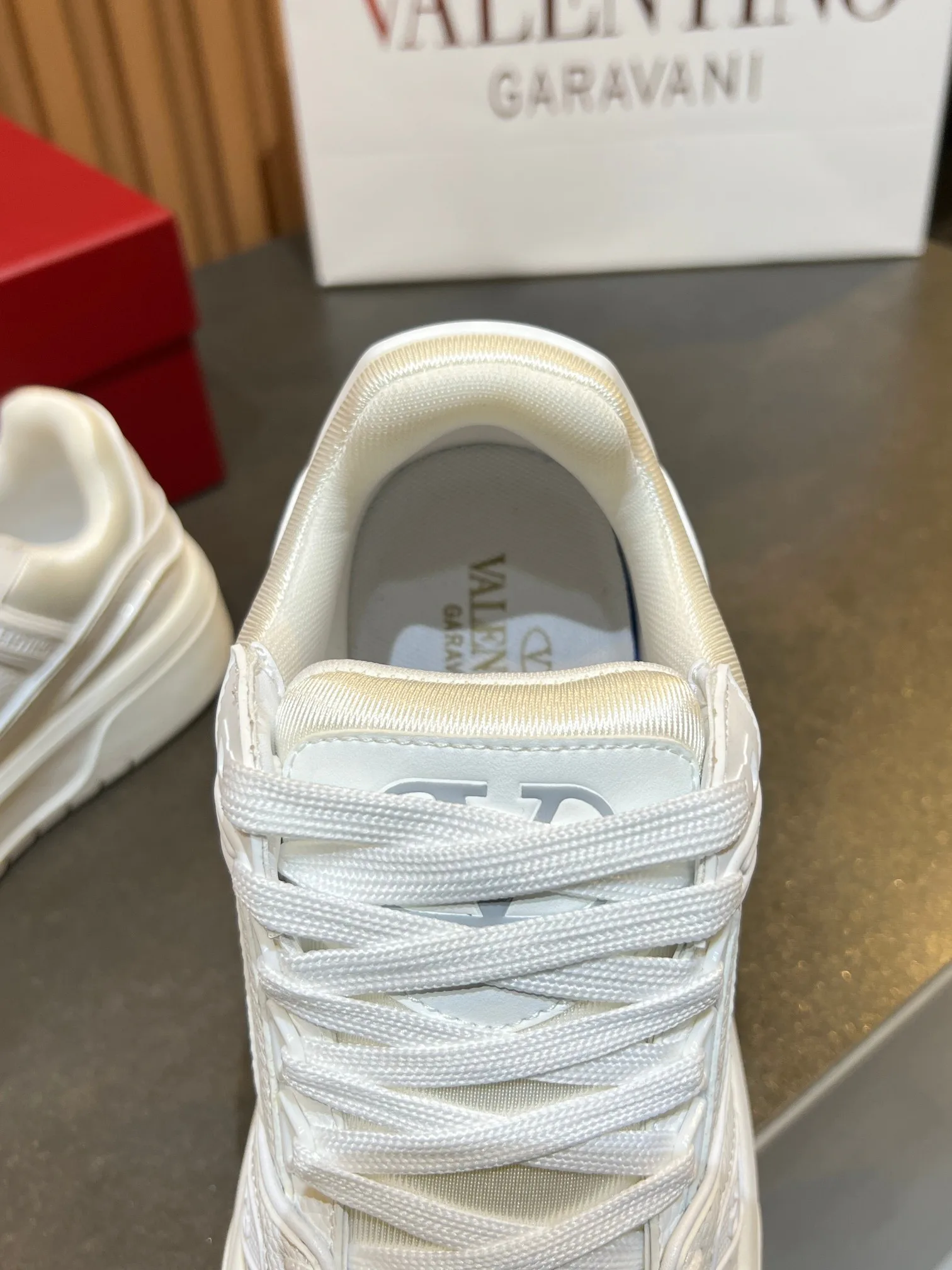 Кроссовки Женские Valentino 11575960