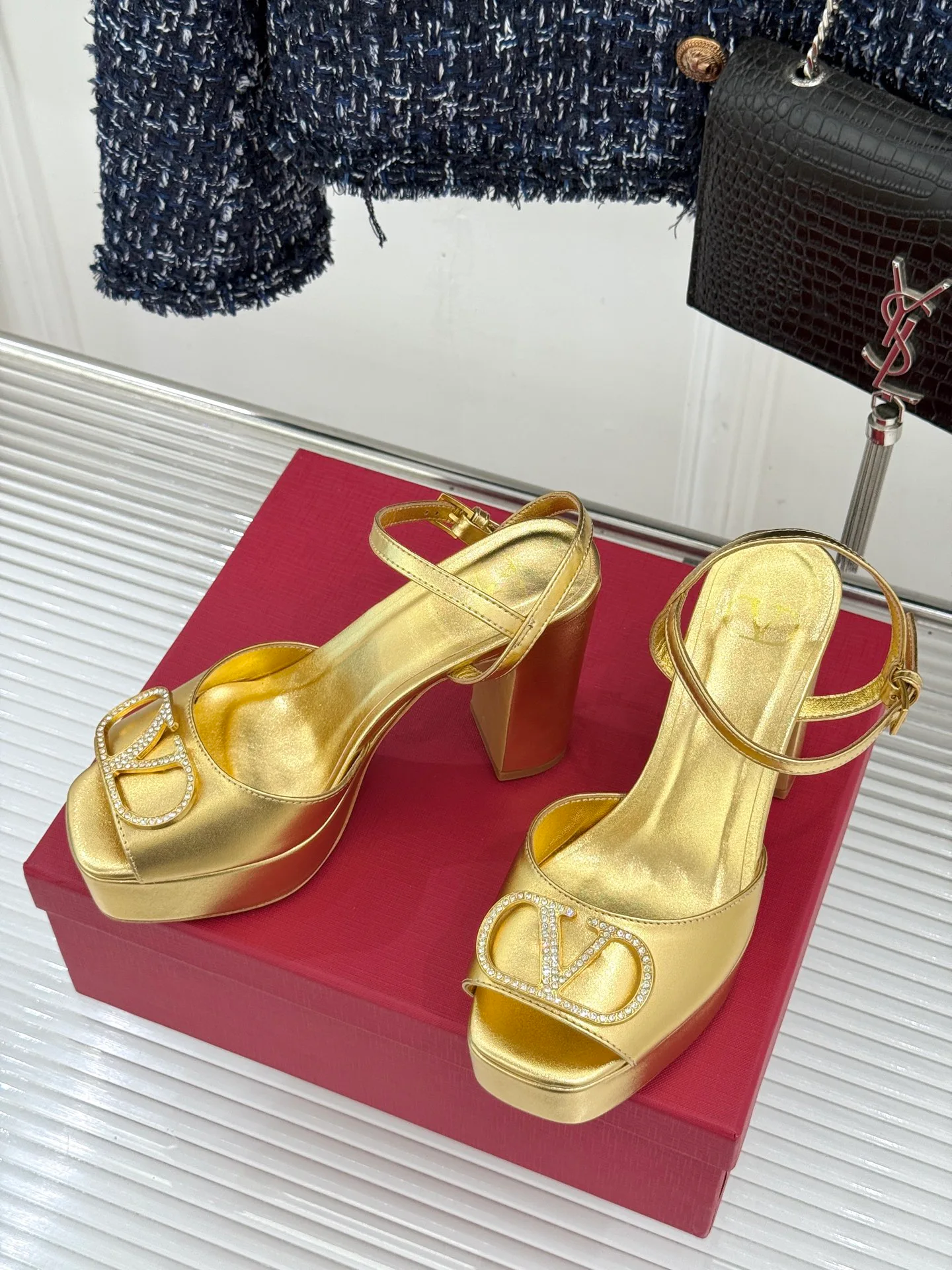 Босоножки Женские Valentino 19577241