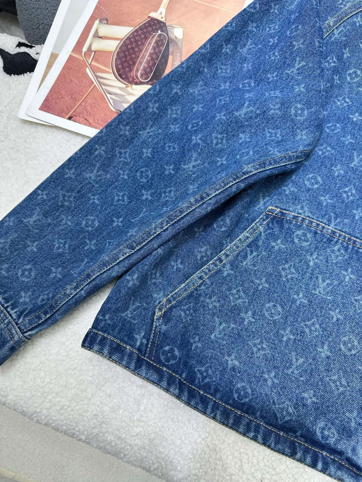 Куртки И Пуховики Женские Louis Vuitton 18483794