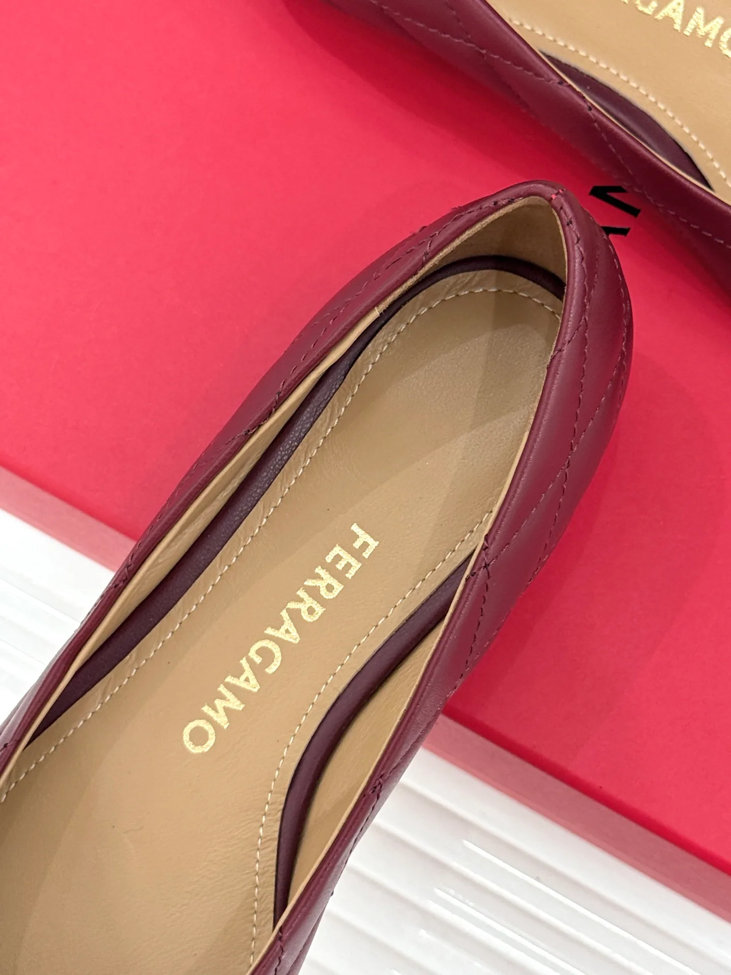 Туфли Женские Salvatore Ferragamo 18737650