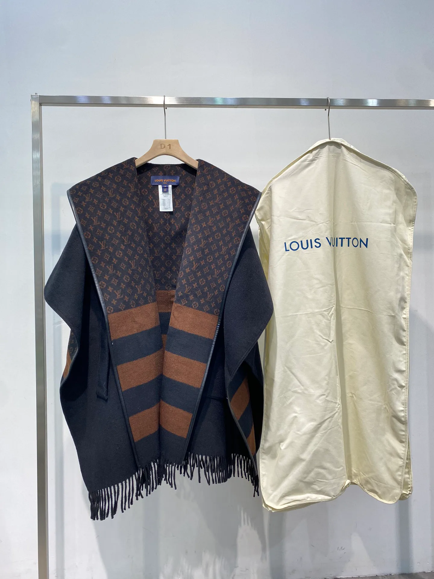 Пальто Женские Louis Vuitton 11332123