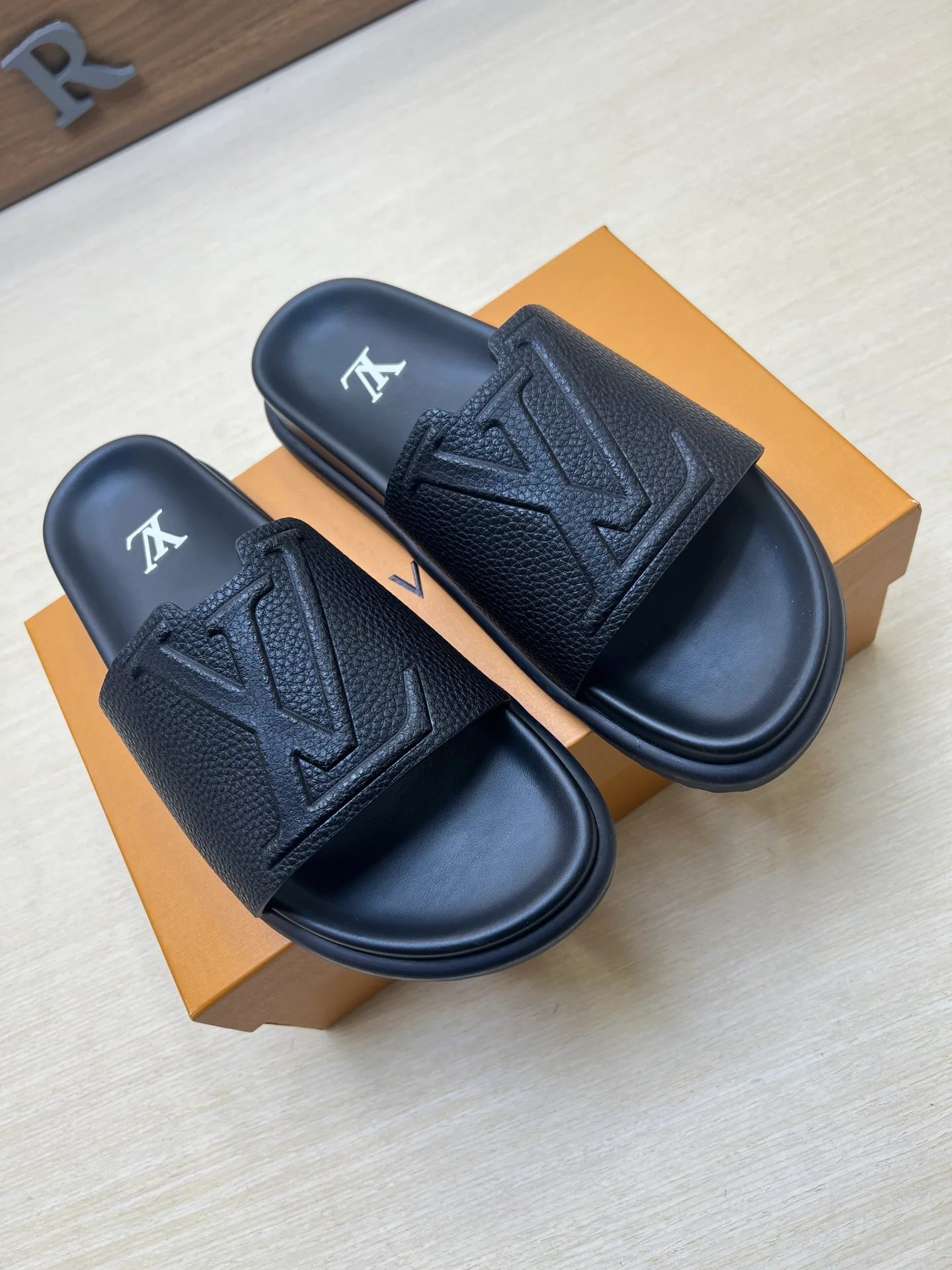 Шлепанцы Мужские Louis Vuitton 11550439