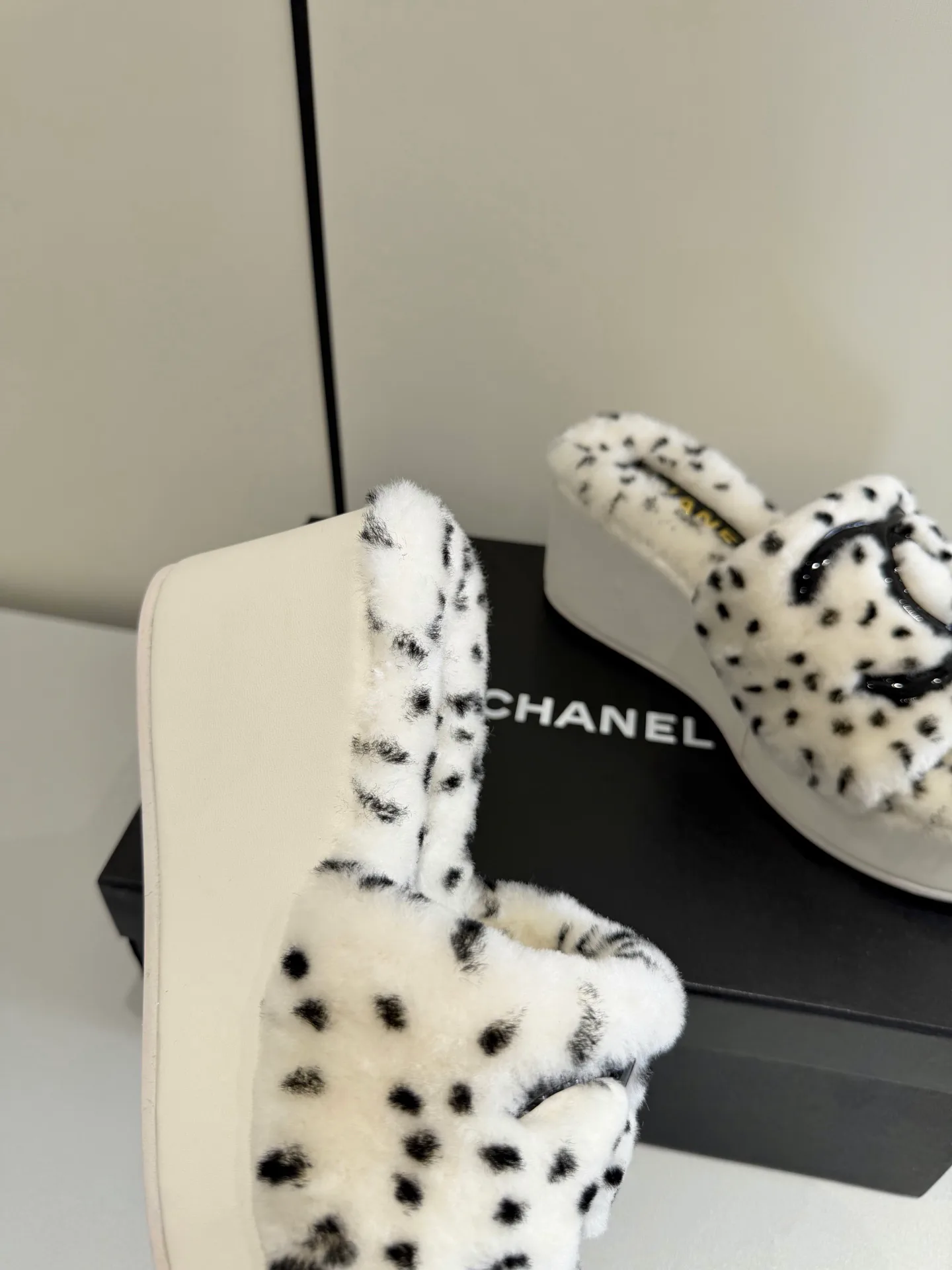 Тапочки Женские Chanel 18268444