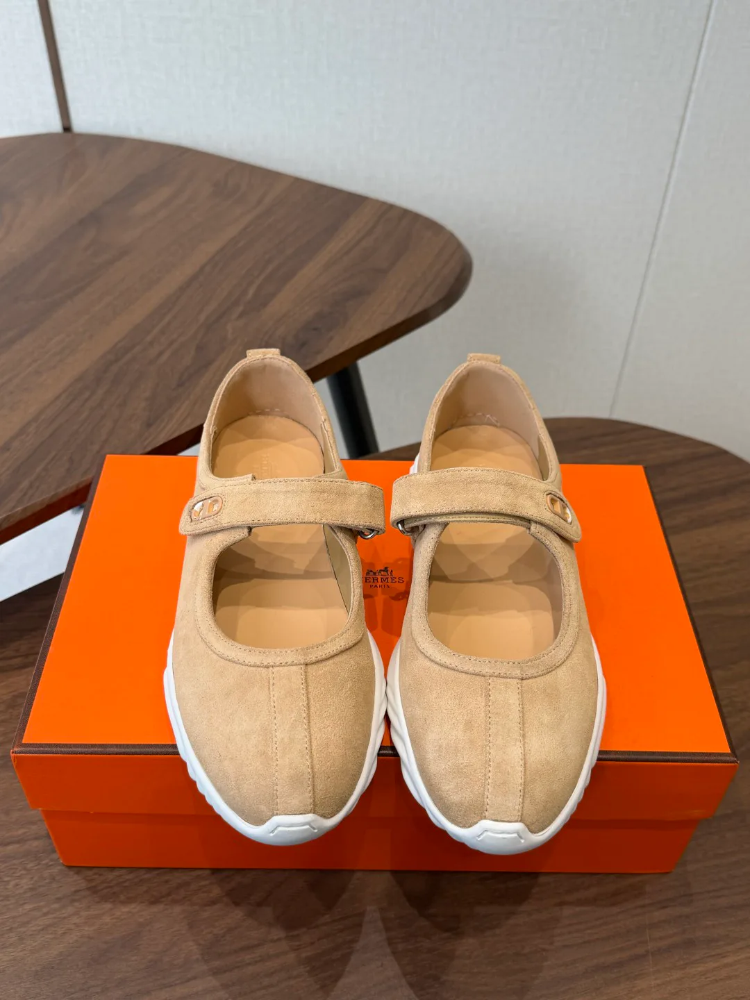 Кроссовки Женские Hermes 18687396