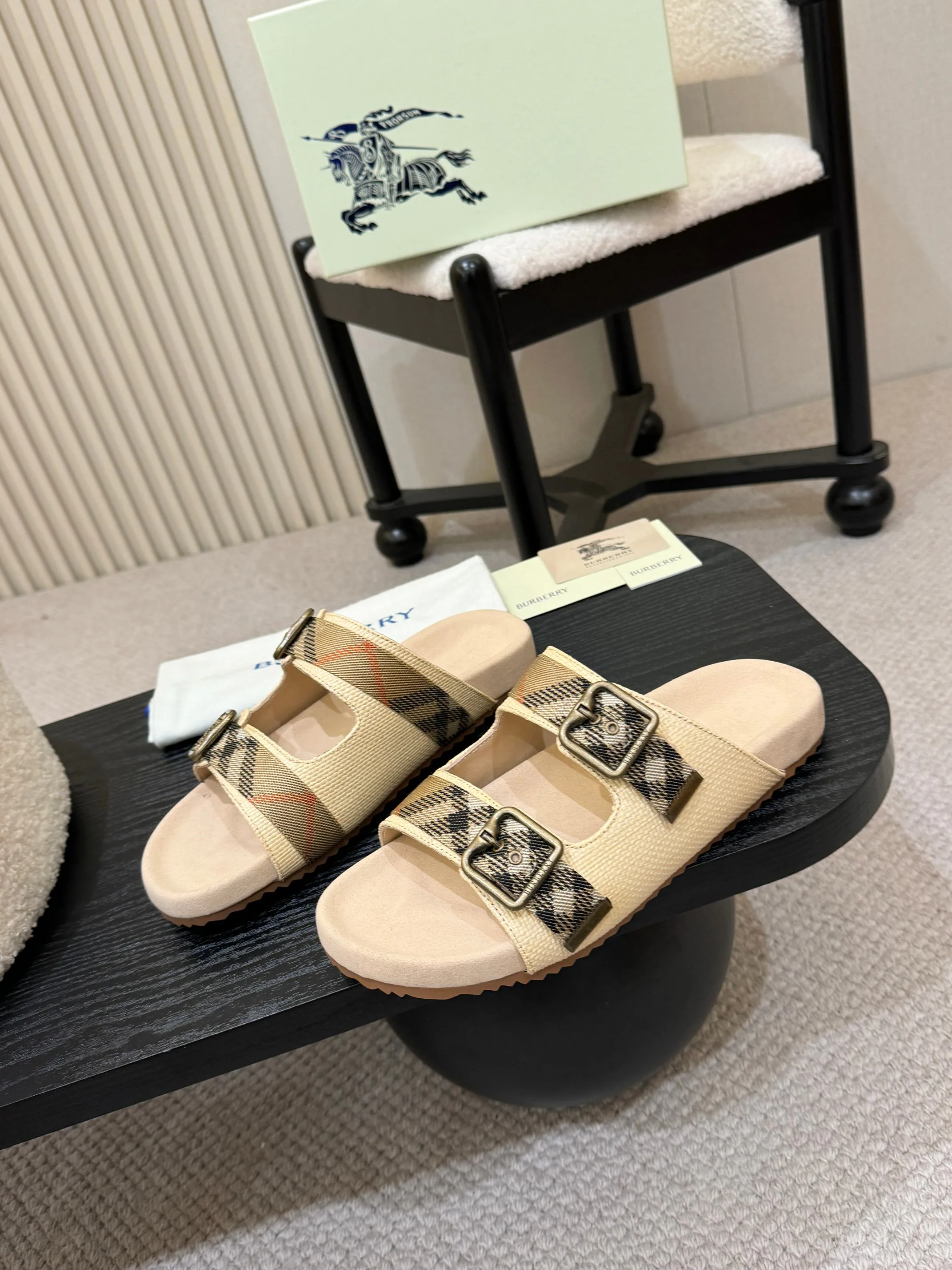 Шлепанцы Женские Burberry 11689185