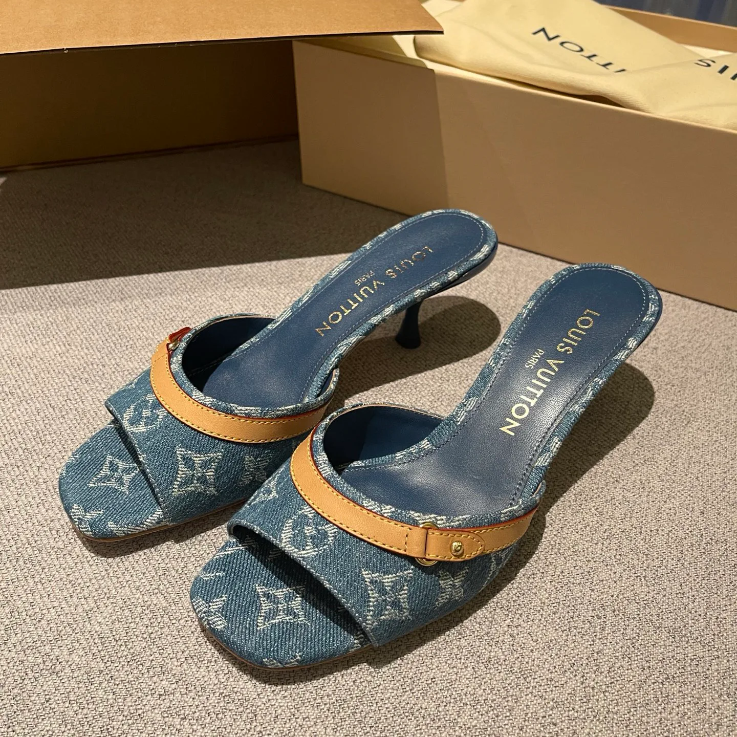 Босоножки Женские Louis Vuitton 12818143