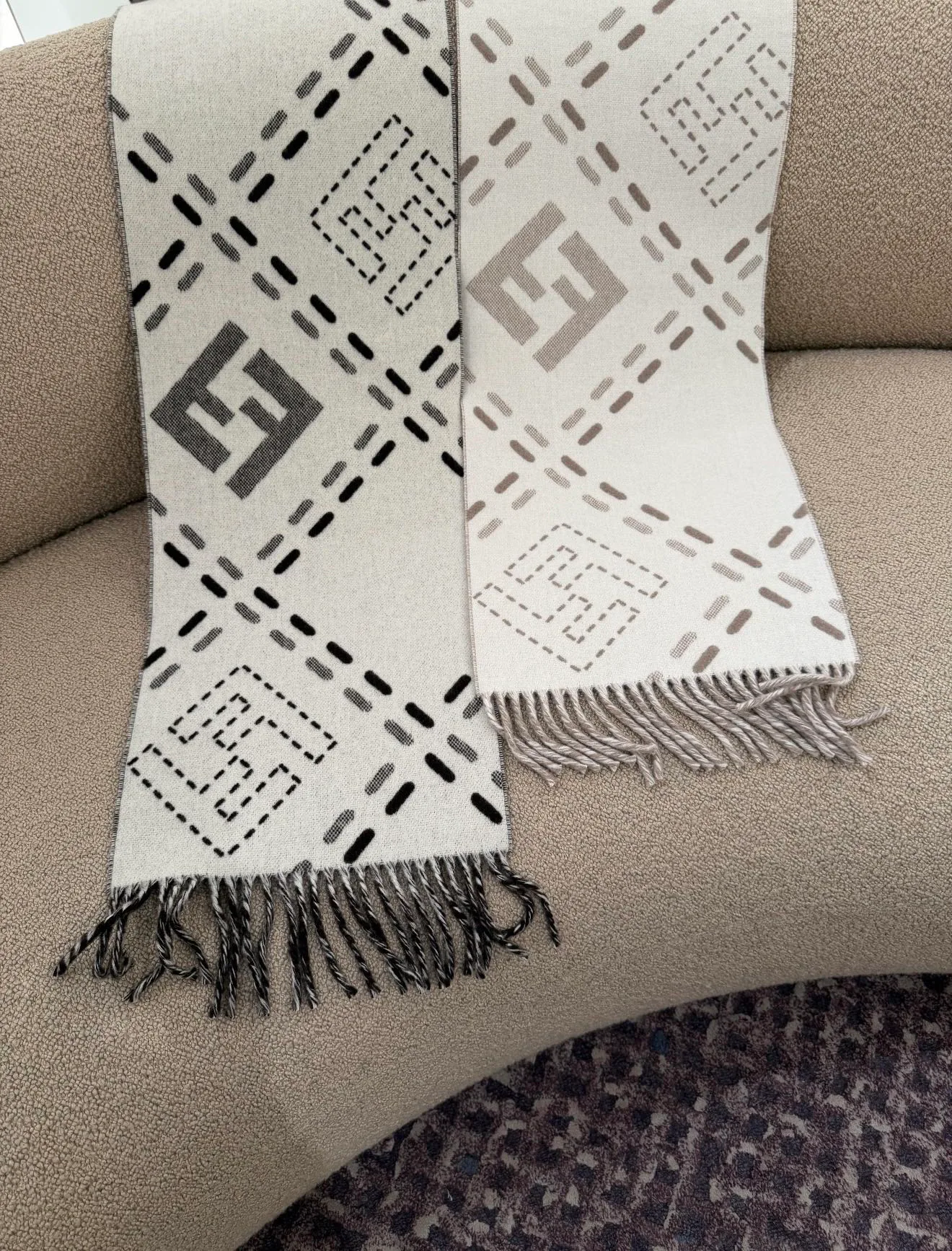 Шарфы Fendi 18426911