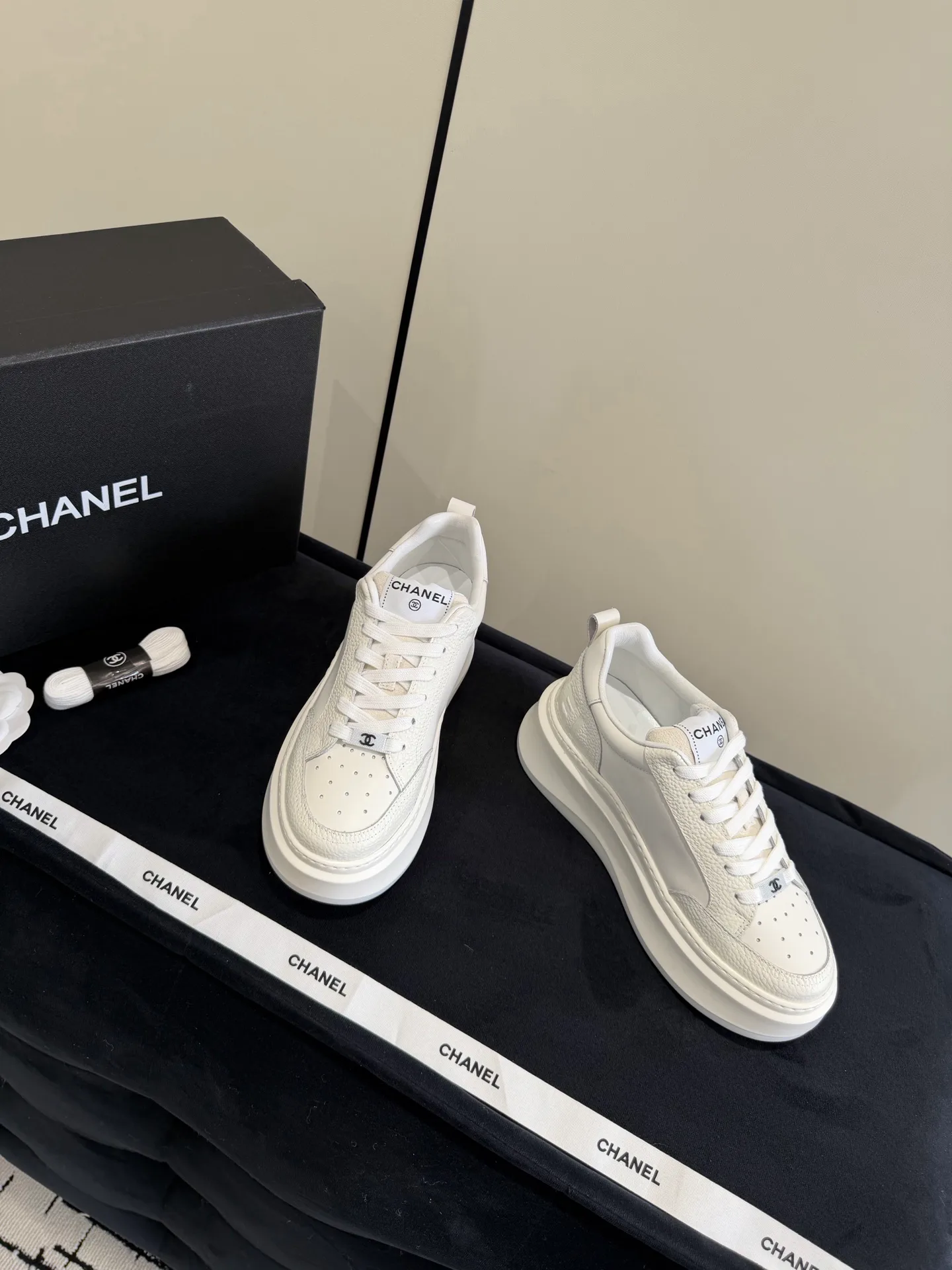 Кроссовки Женские Chanel 19270952