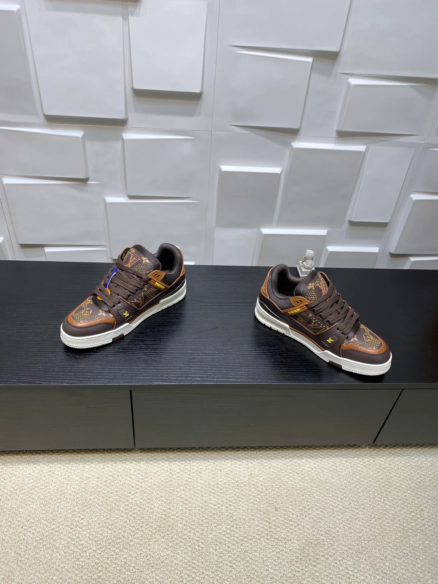 Кроссовки Женские Louis Vuitton 17969022