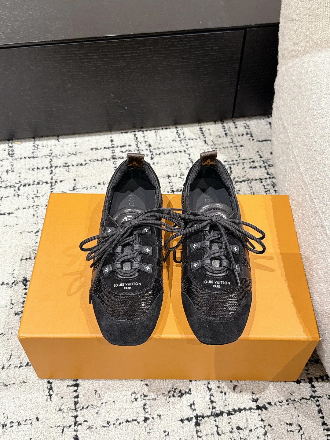 Кроссовки Женские Louis Vuitton 18409736