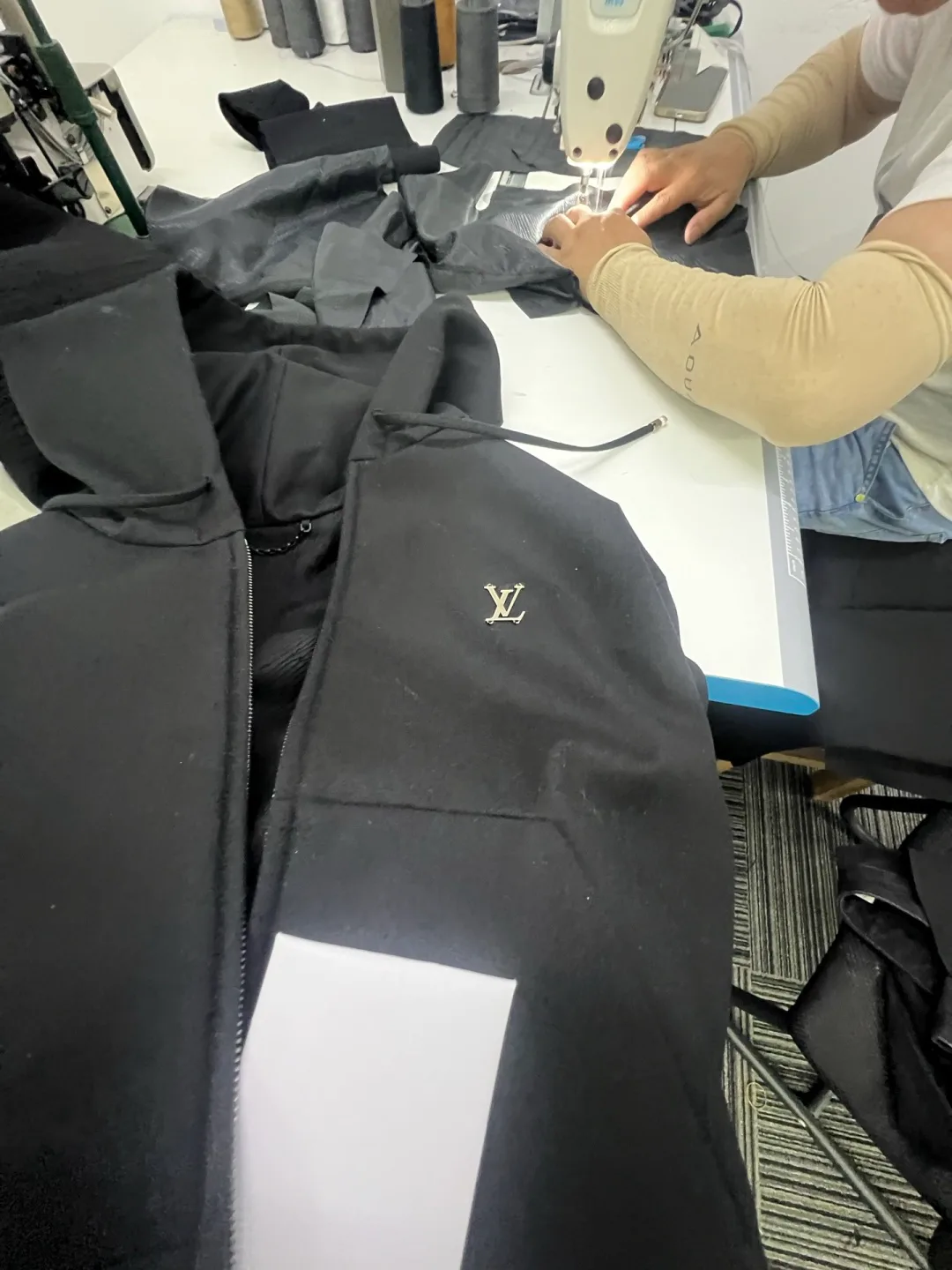 Куртки И Пуховики Мужские Louis Vuitton 17480623