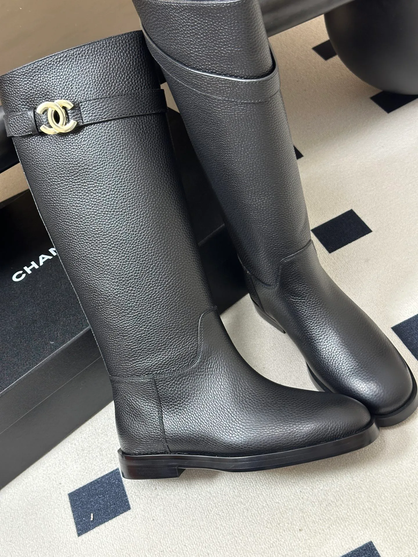 Сапоги Женские Chanel 18049458