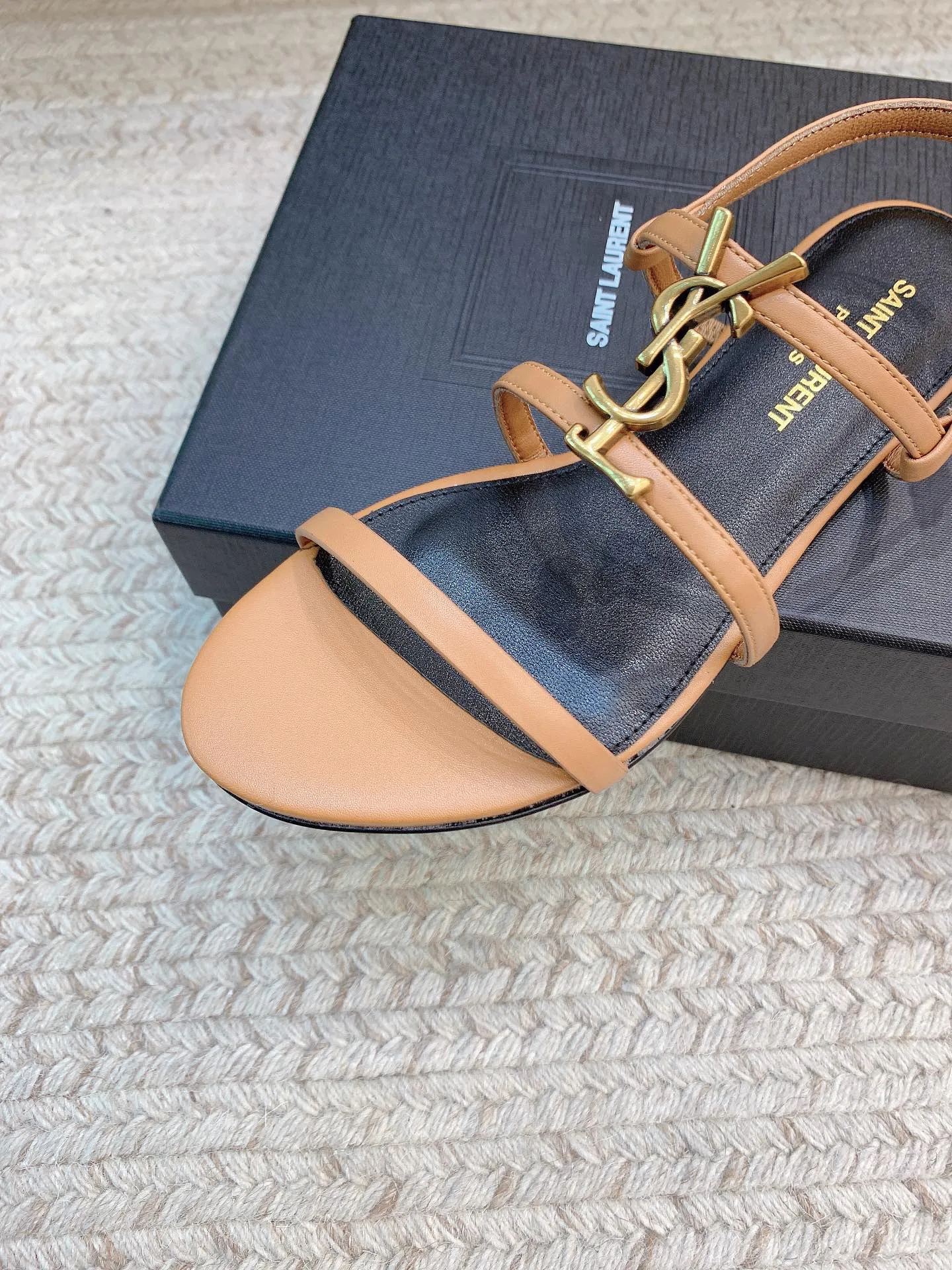 Сандалии Женские Saint Laurent 23863