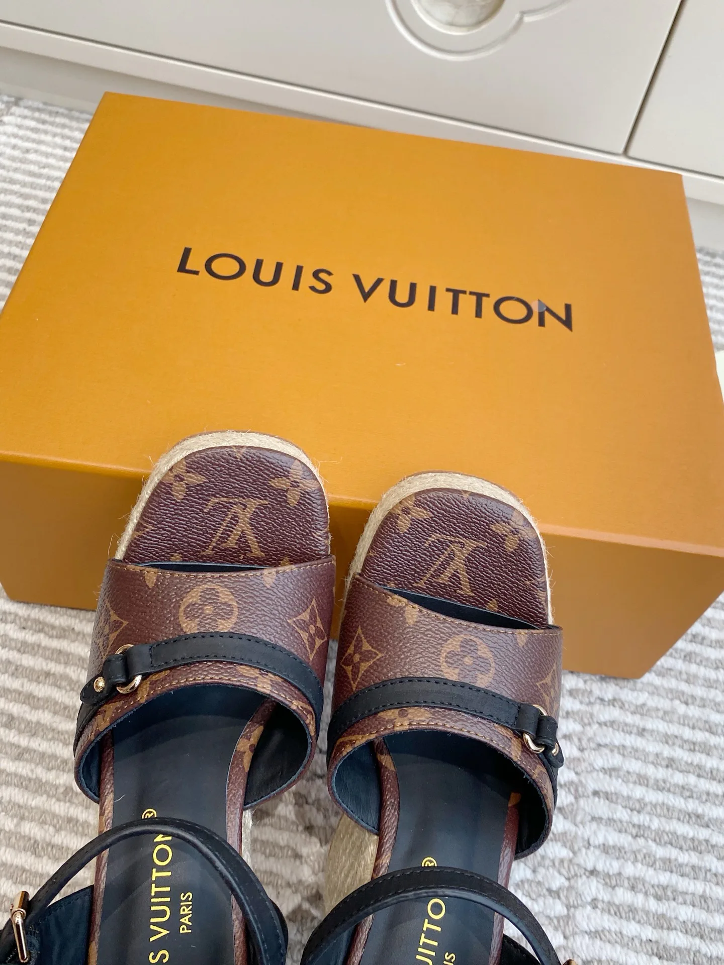 Босоножки Женские Louis Vuitton 12779849