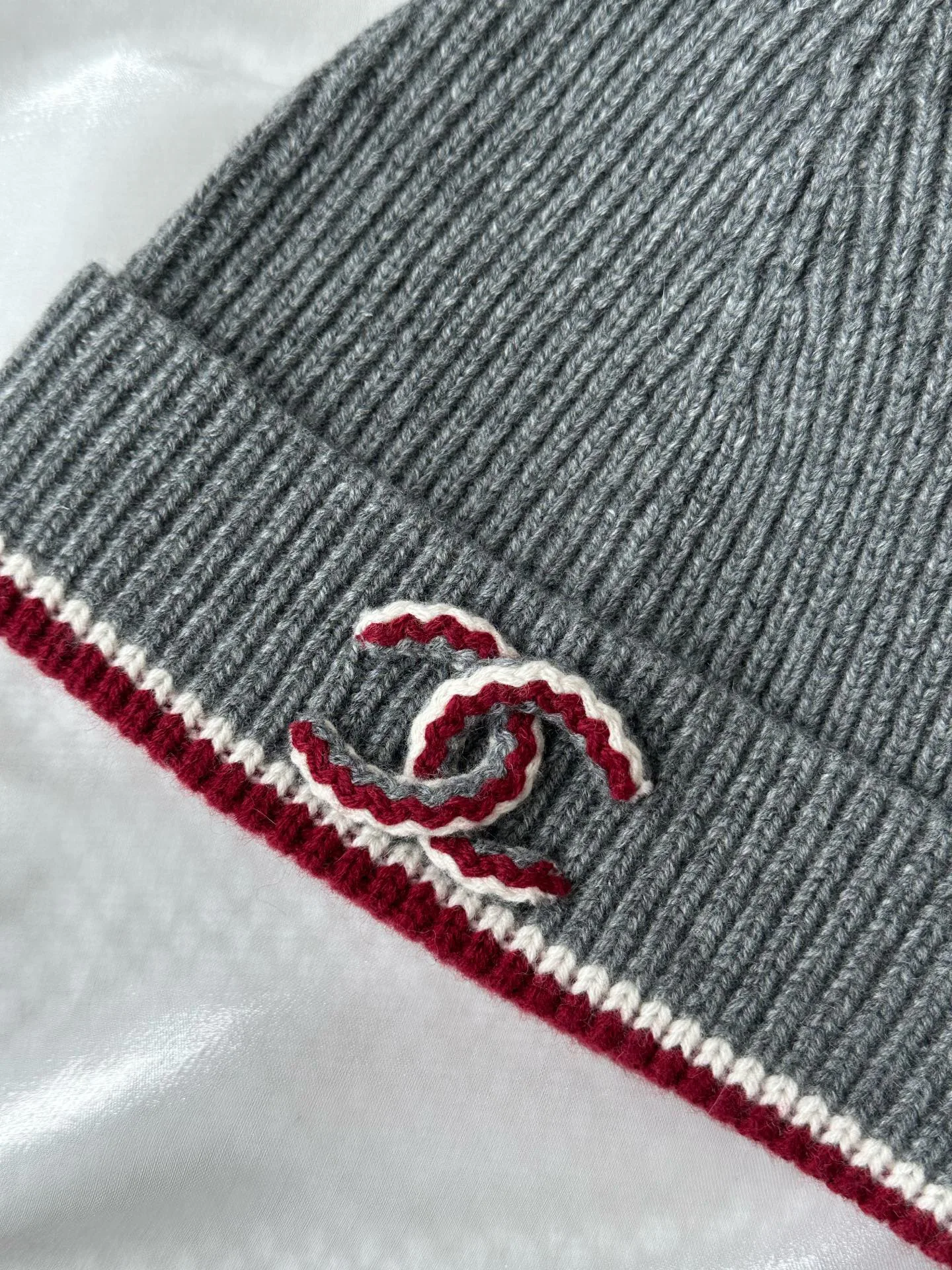 Головные Уборы Chanel 18329422