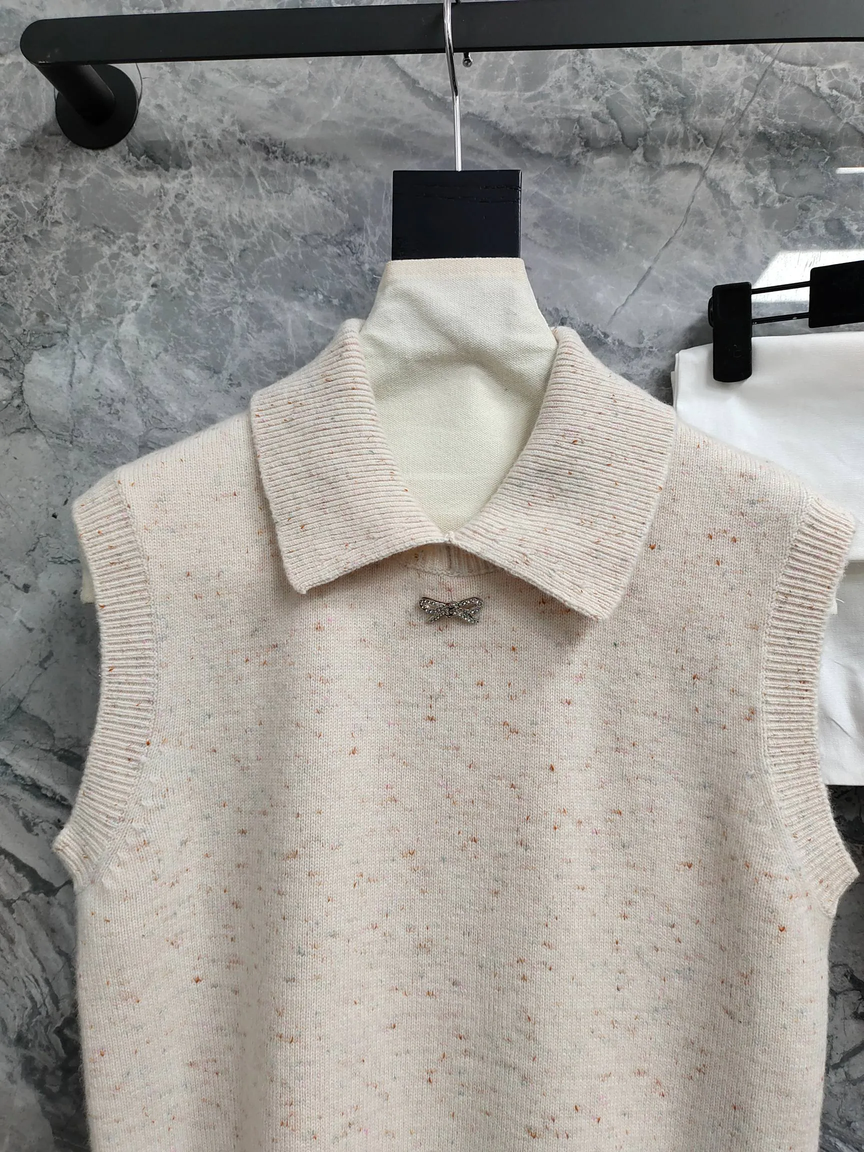 Жилеты Женские Chanel 9398554