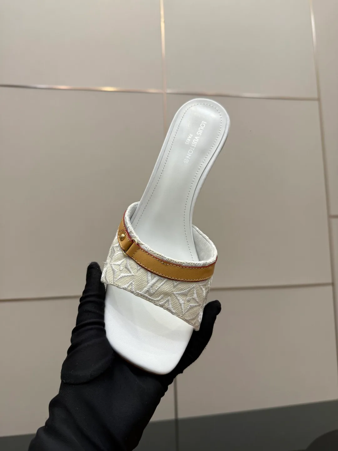 Босоножки Женские Louis Vuitton 1466336