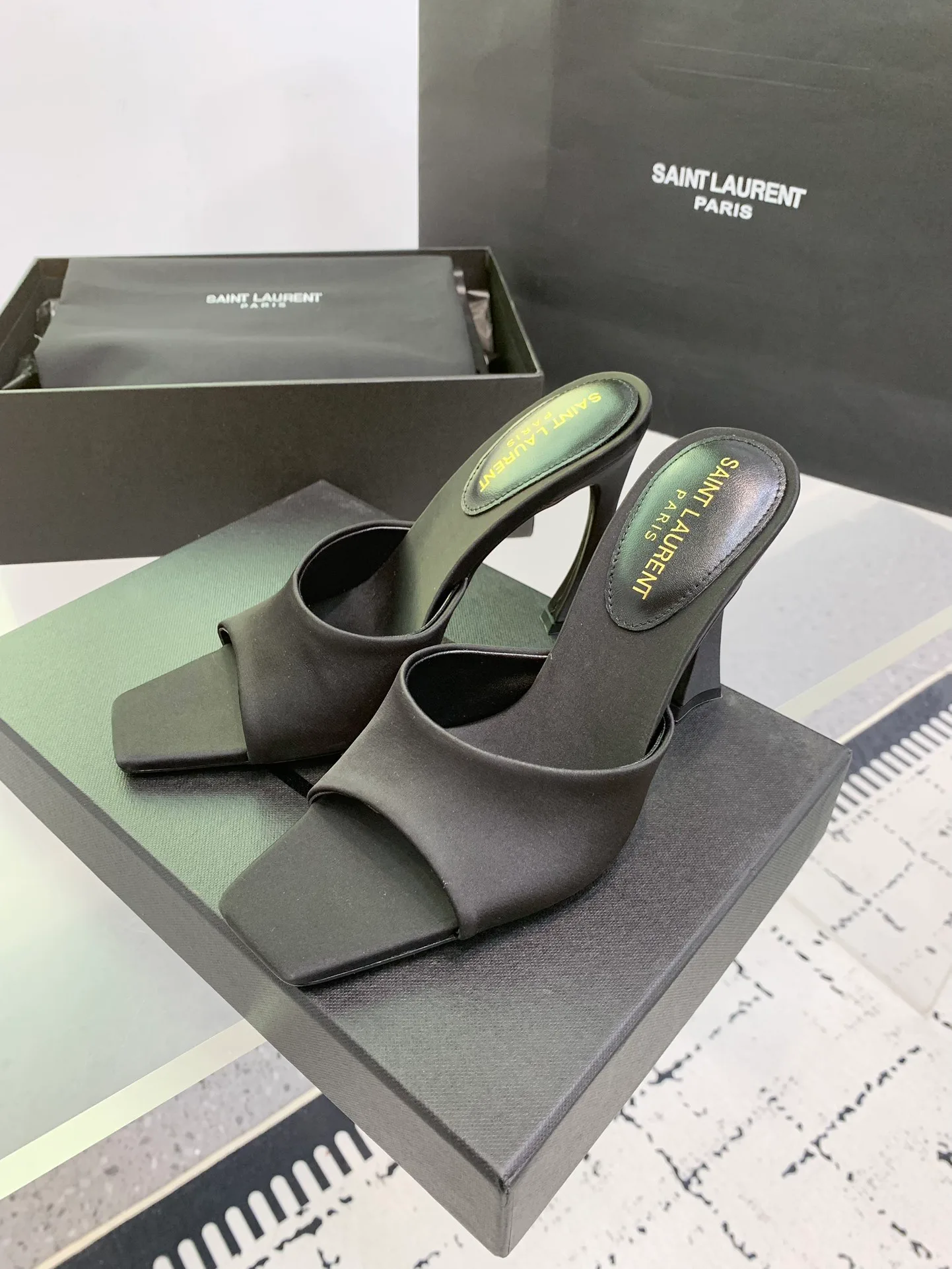 Босоножки Женские Saint Laurent 5967