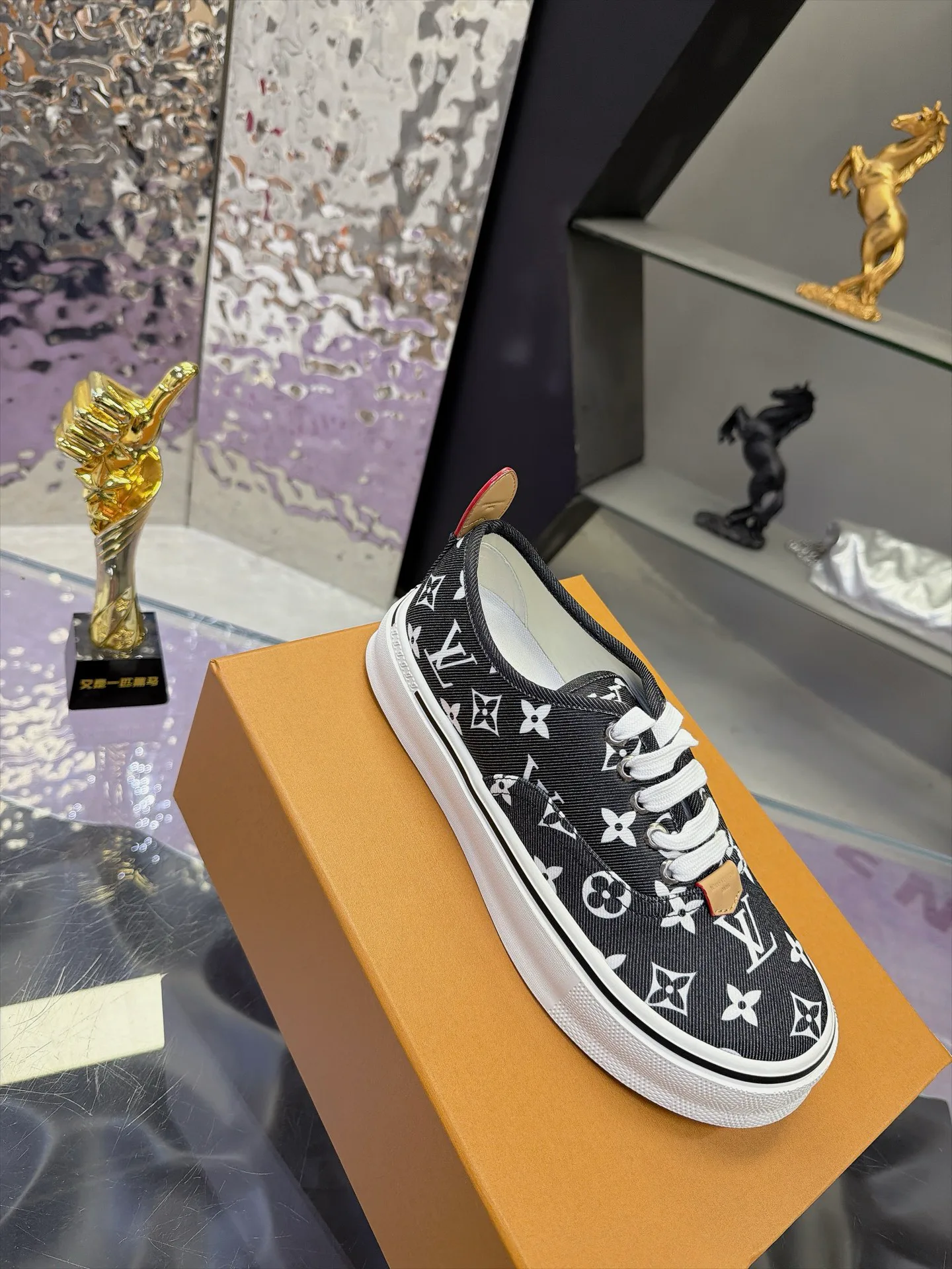 Кроссовки Мужские Louis Vuitton 17930908