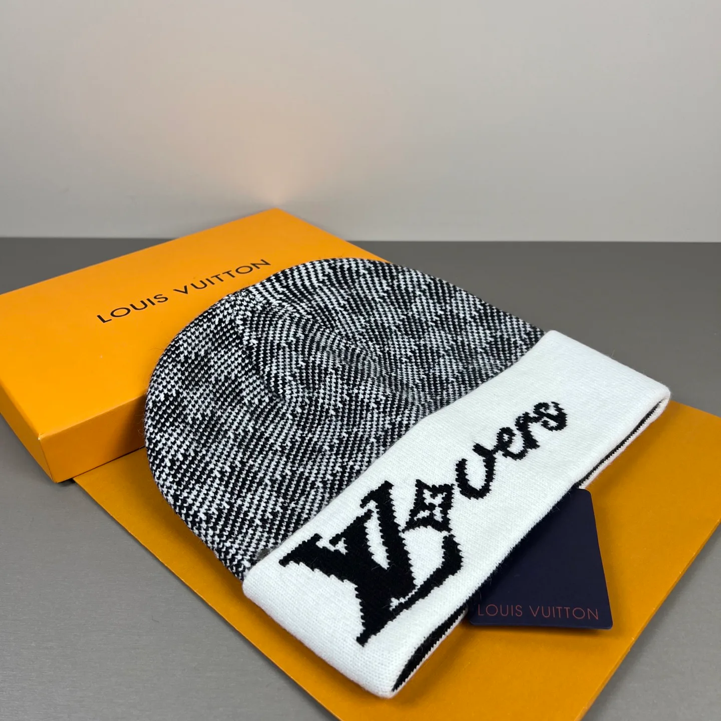 Головные Уборы Louis Vuitton 18105732