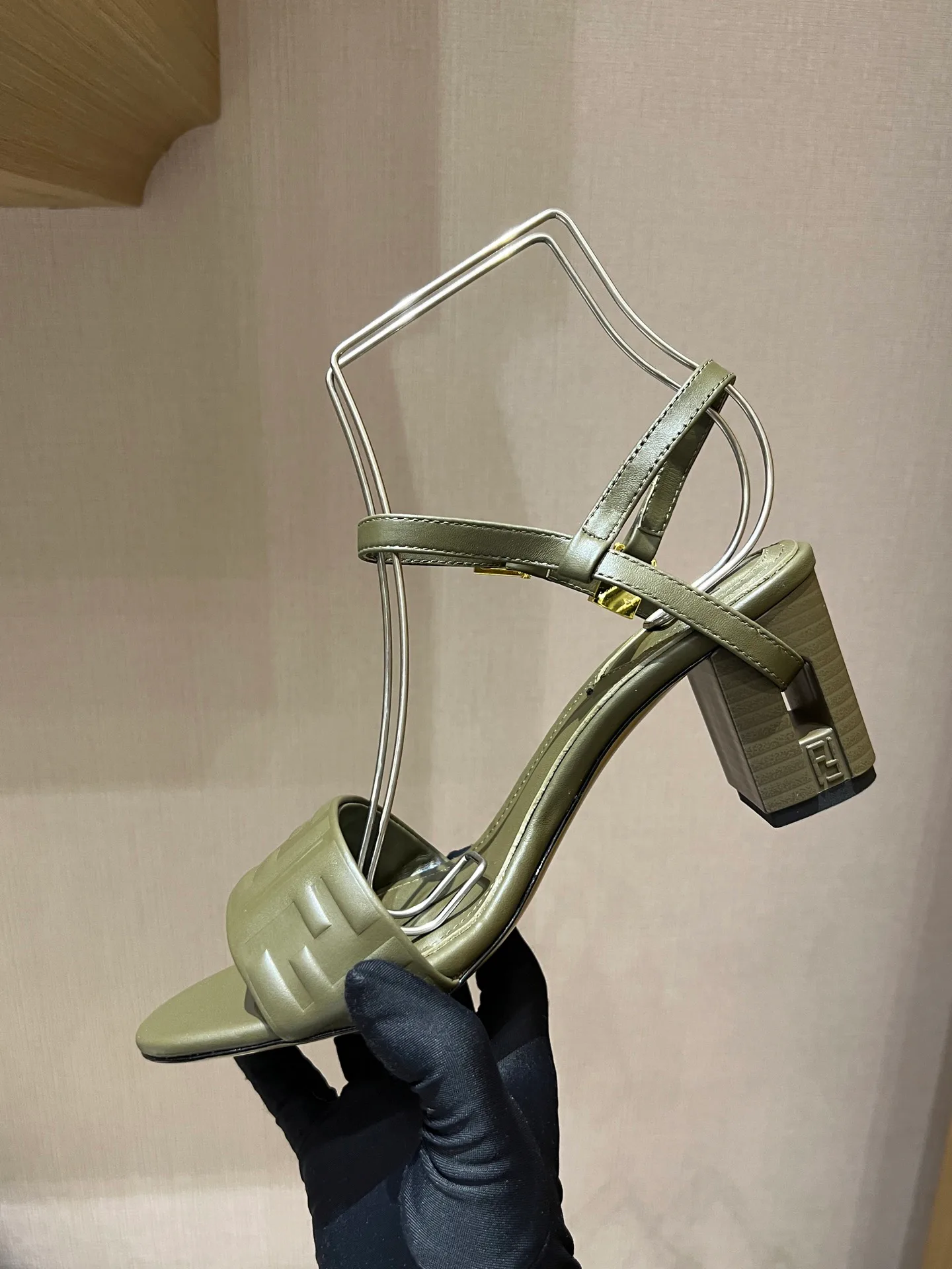 Босоножки Женские Fendi 9288979