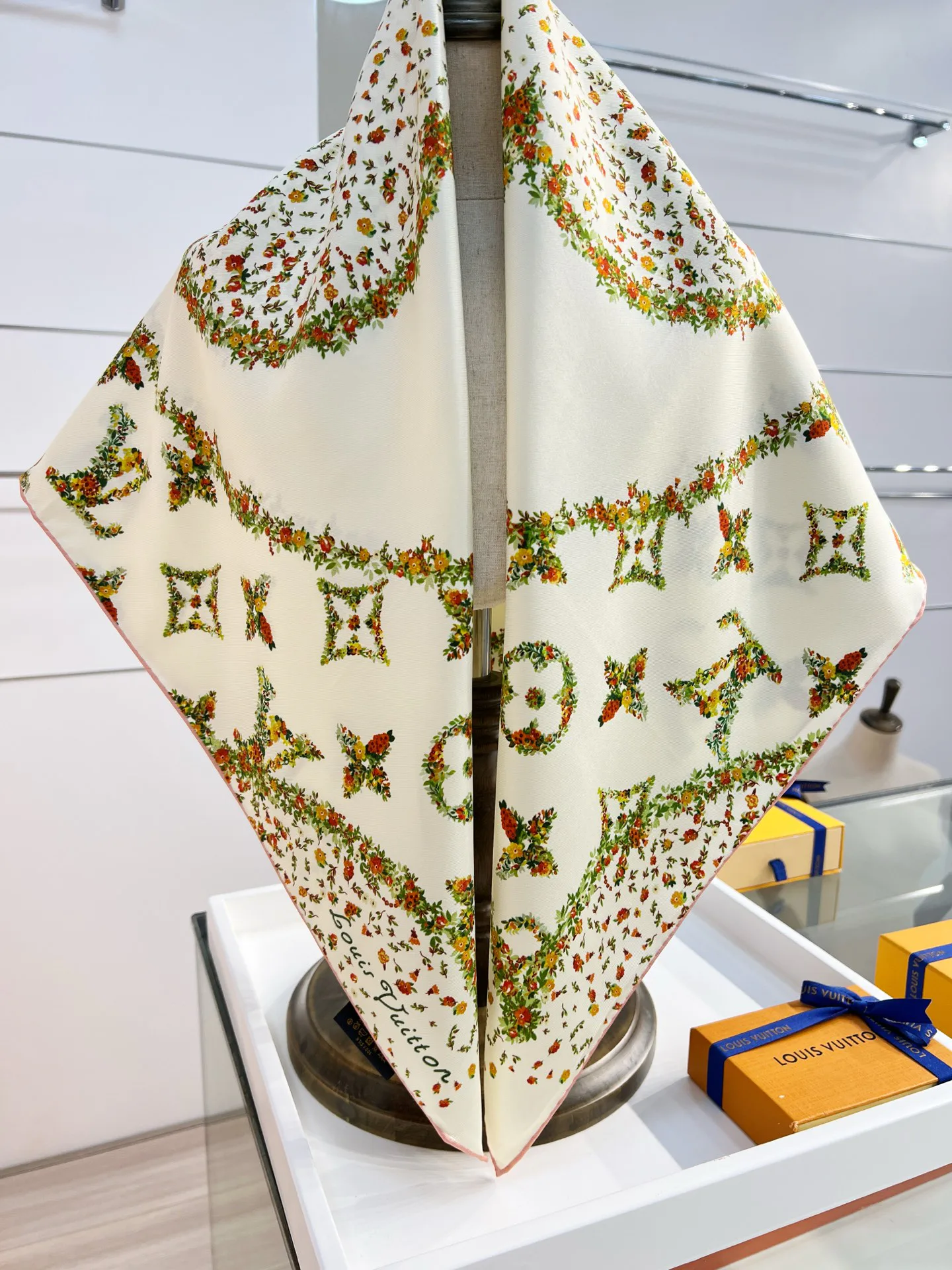 Платки Louis Vuitton 1883196