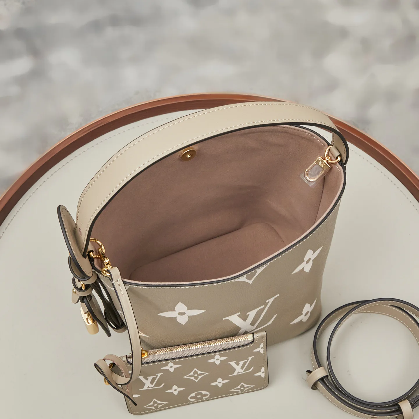 Сумки На Ремне Женские Louis Vuitton 25402