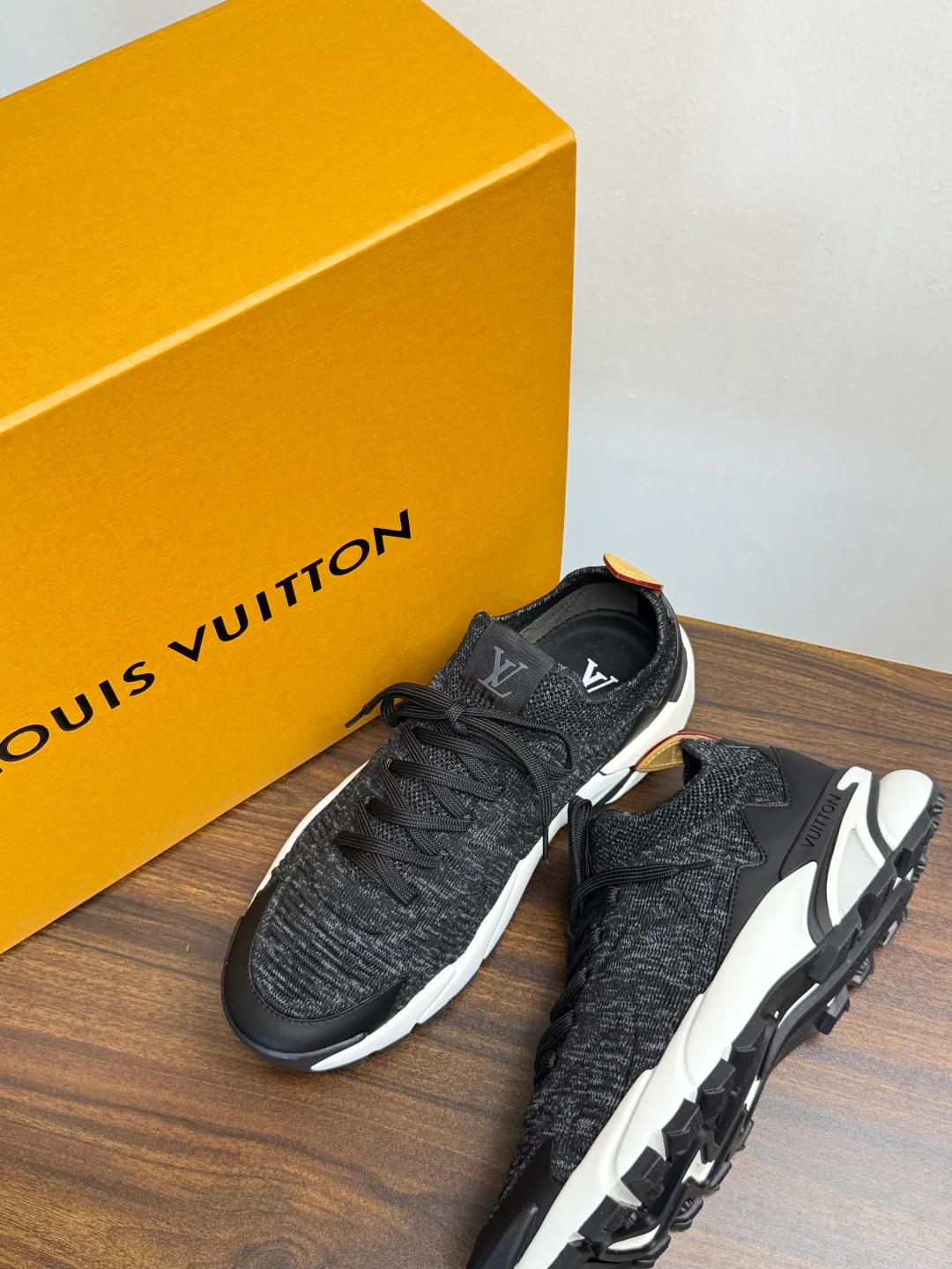 Кроссовки Мужские Louis Vuitton 19089413