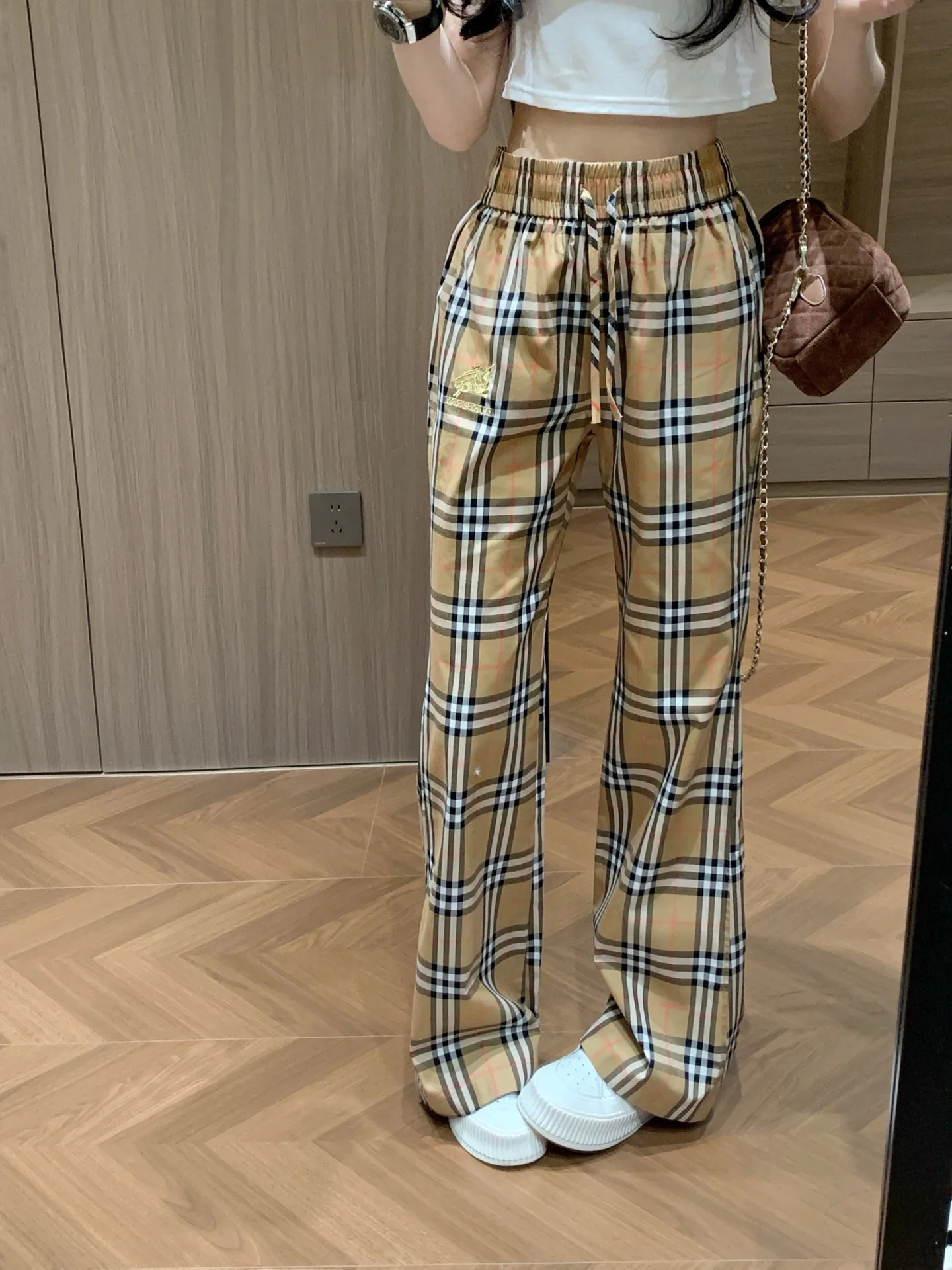 Брюки Женские Burberry 11249903