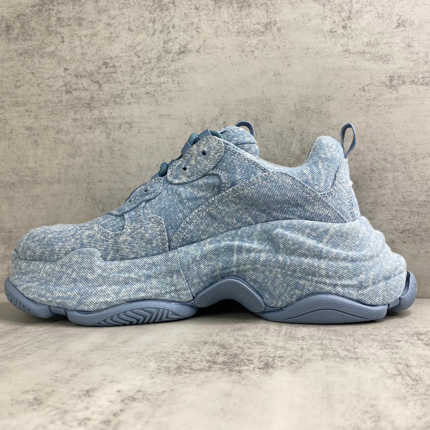 Кроссовки Женские Balenciaga 18686620