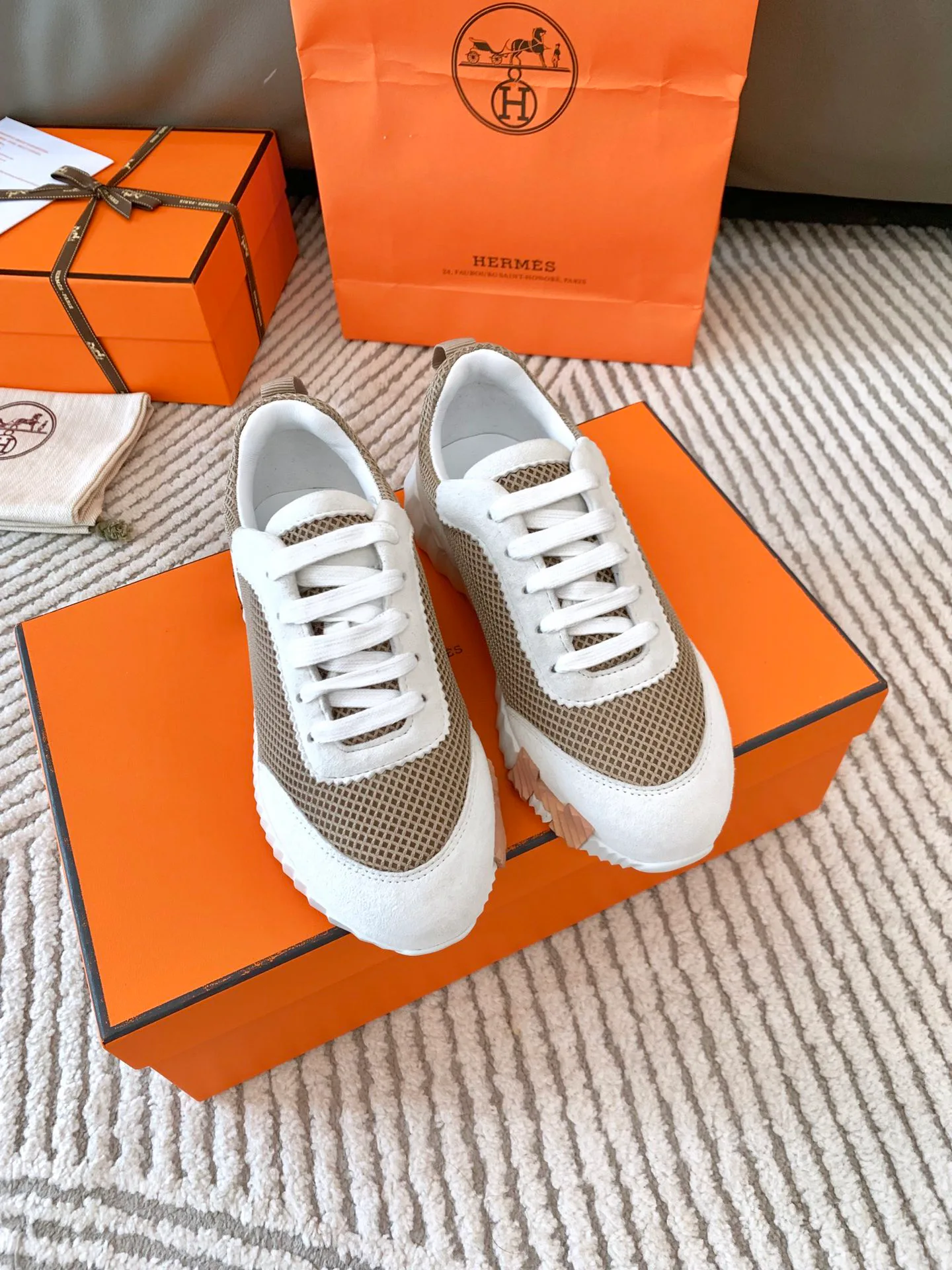 Кроссовки Женские Hermes 18485823
