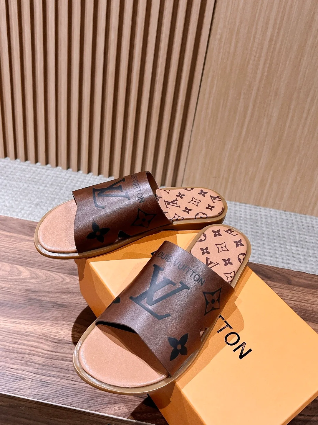 Шлепанцы Мужские Louis Vuitton 15419424