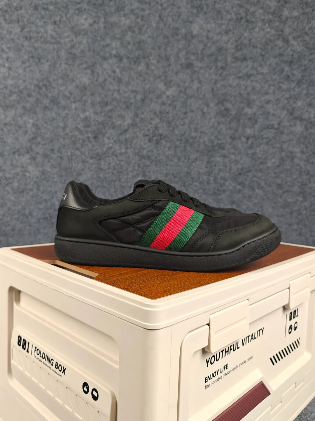 Кроссовки Женские Gucci 18417496