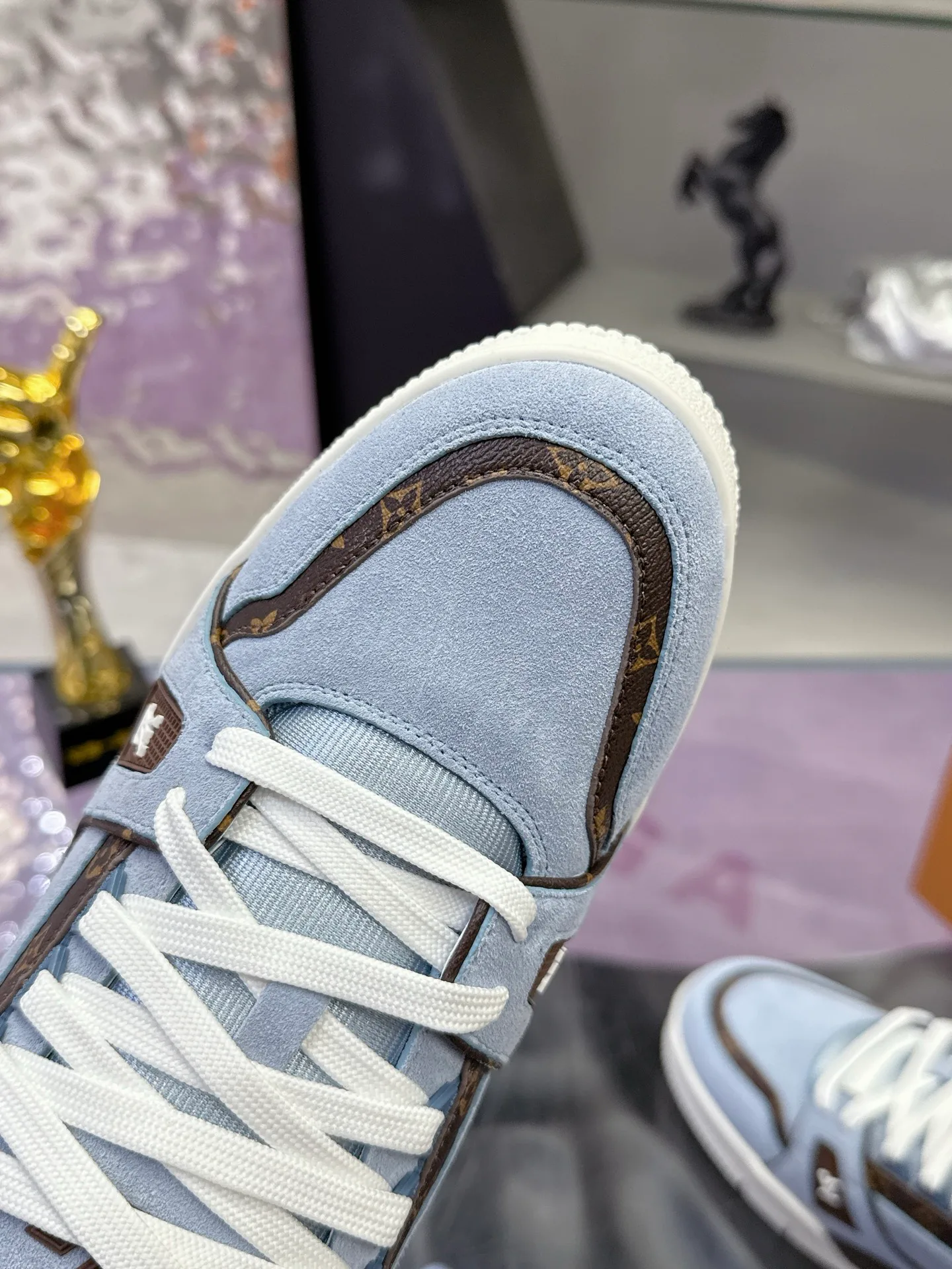 Кроссовки Женские Louis Vuitton 17530415