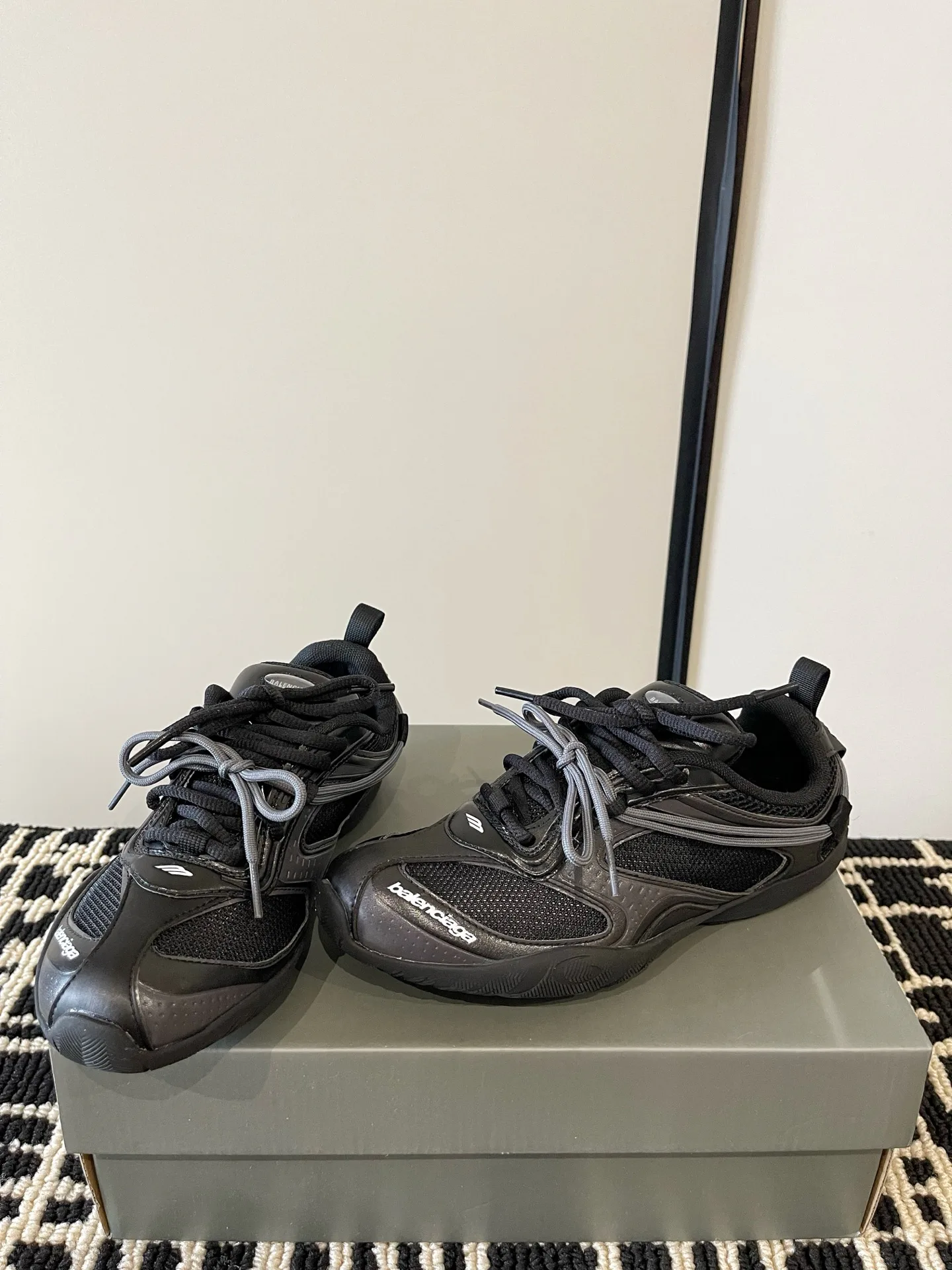 Кроссовки Женские Balenciaga 18386307