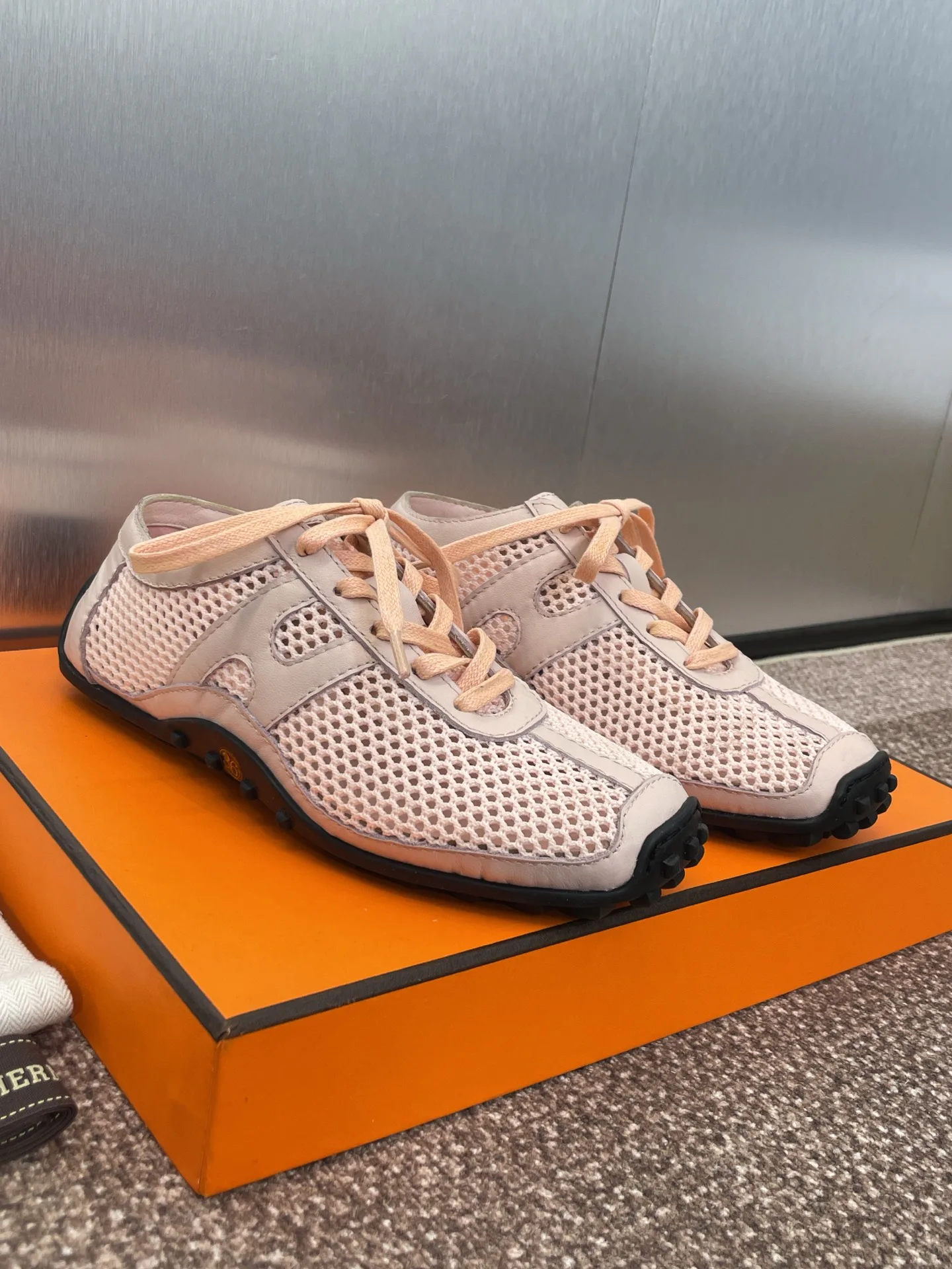 Кроссовки Женские Hermes 11437