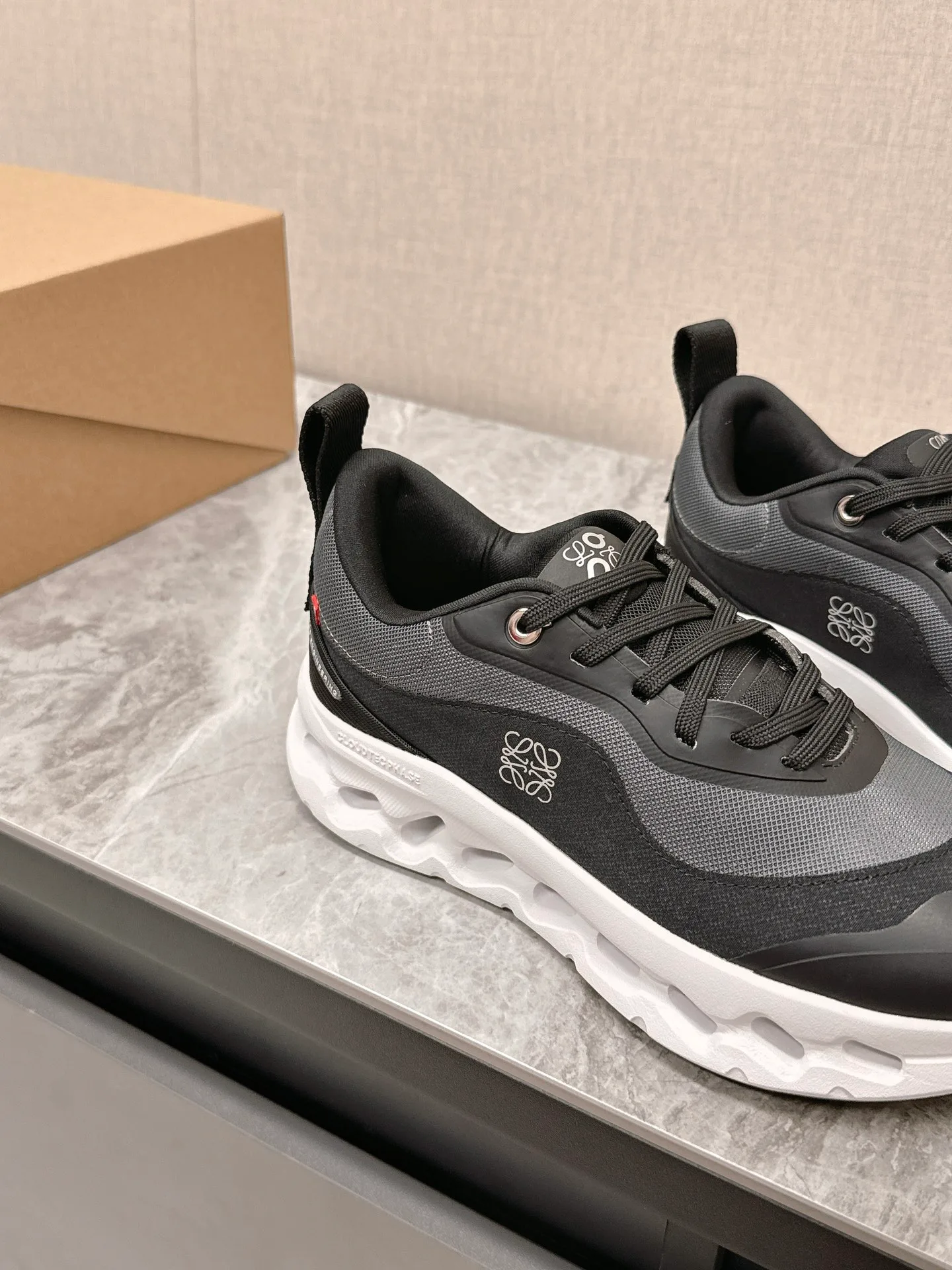 Кроссовки Женские Loewe 22135