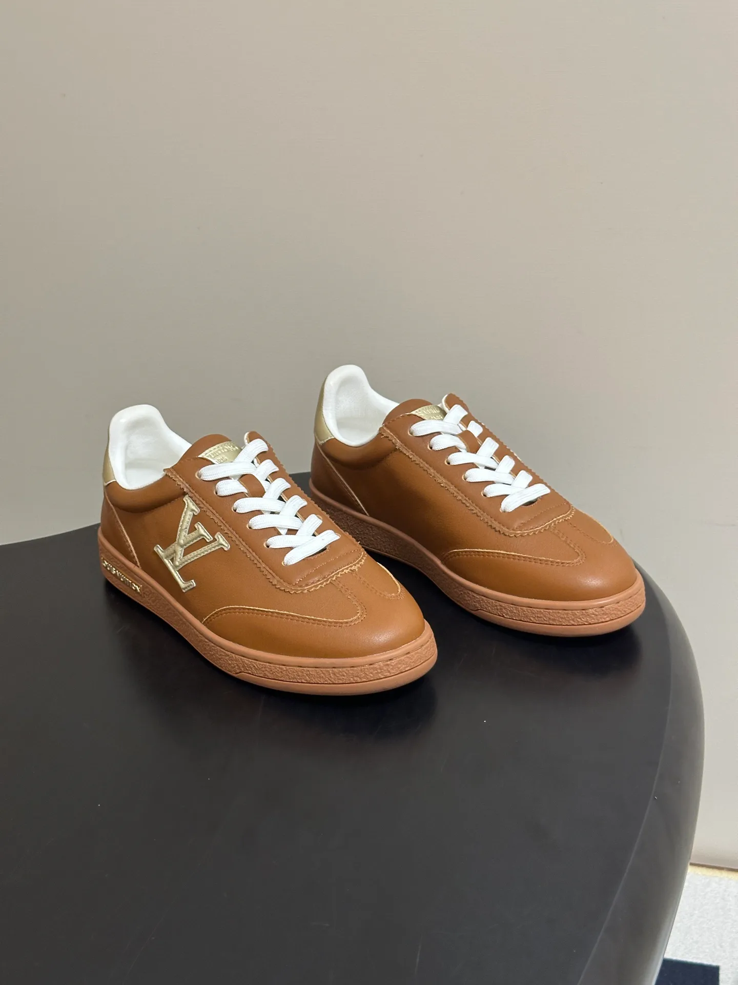 Кроссовки Женские Louis Vuitton 18340952