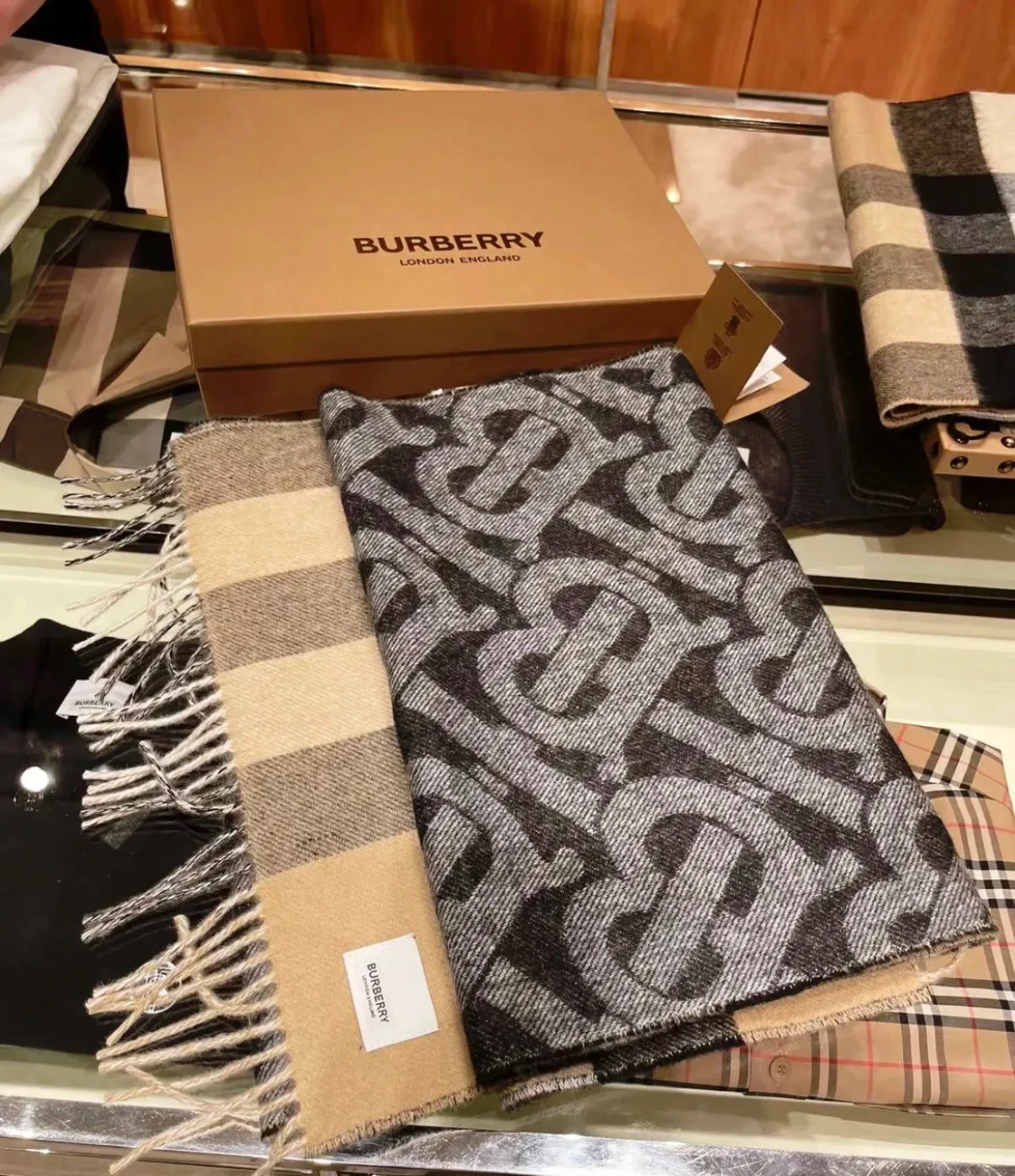 Шарфы Burberry 18002693