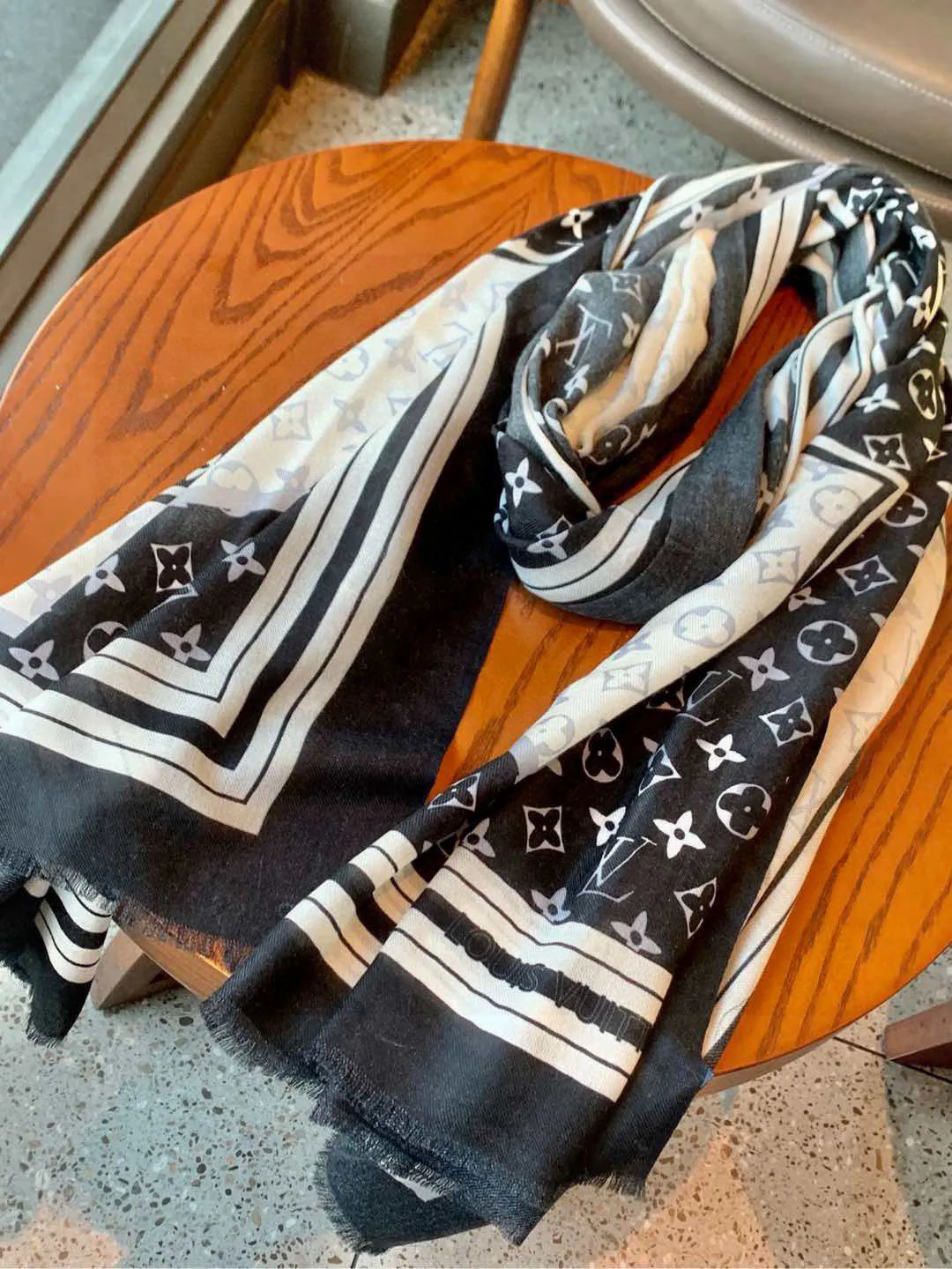 Шарфы Louis Vuitton 30272