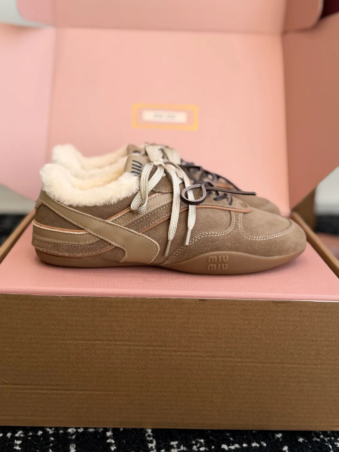 Кроссовки Женские Miu Miu 18309205