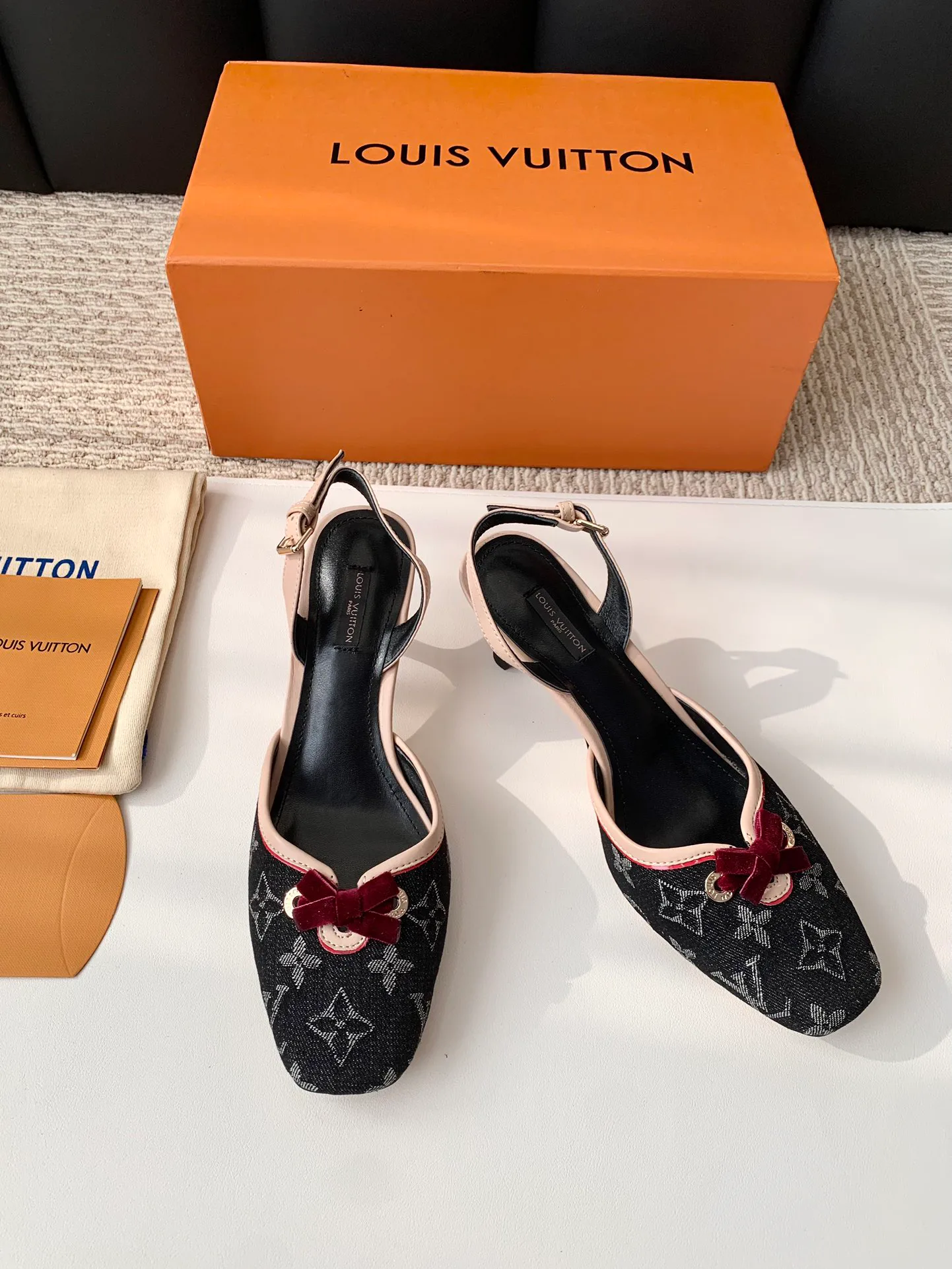Босоножки Женские Louis Vuitton 11263774